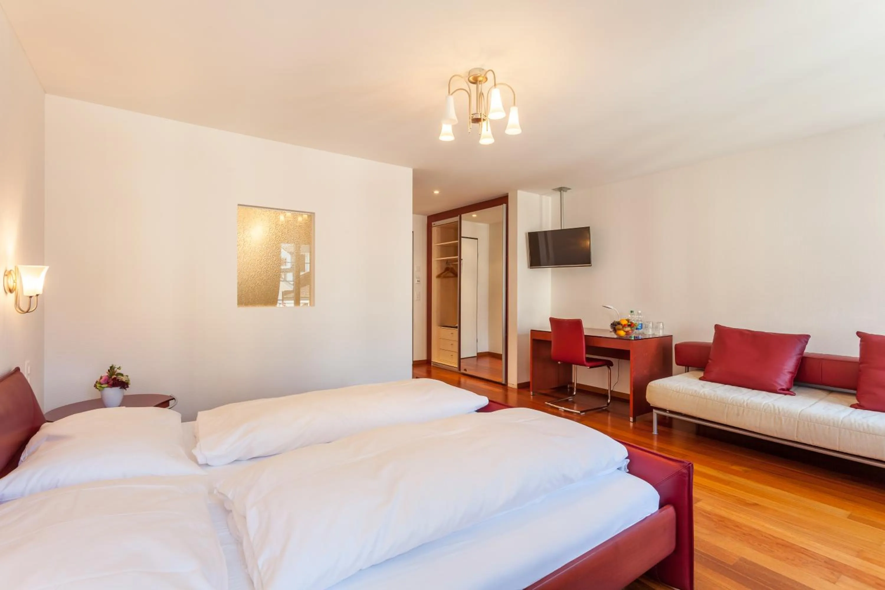 Junior Suite with Balcony - single occupancy in Weisses Rössli Swiss Quality Hotel