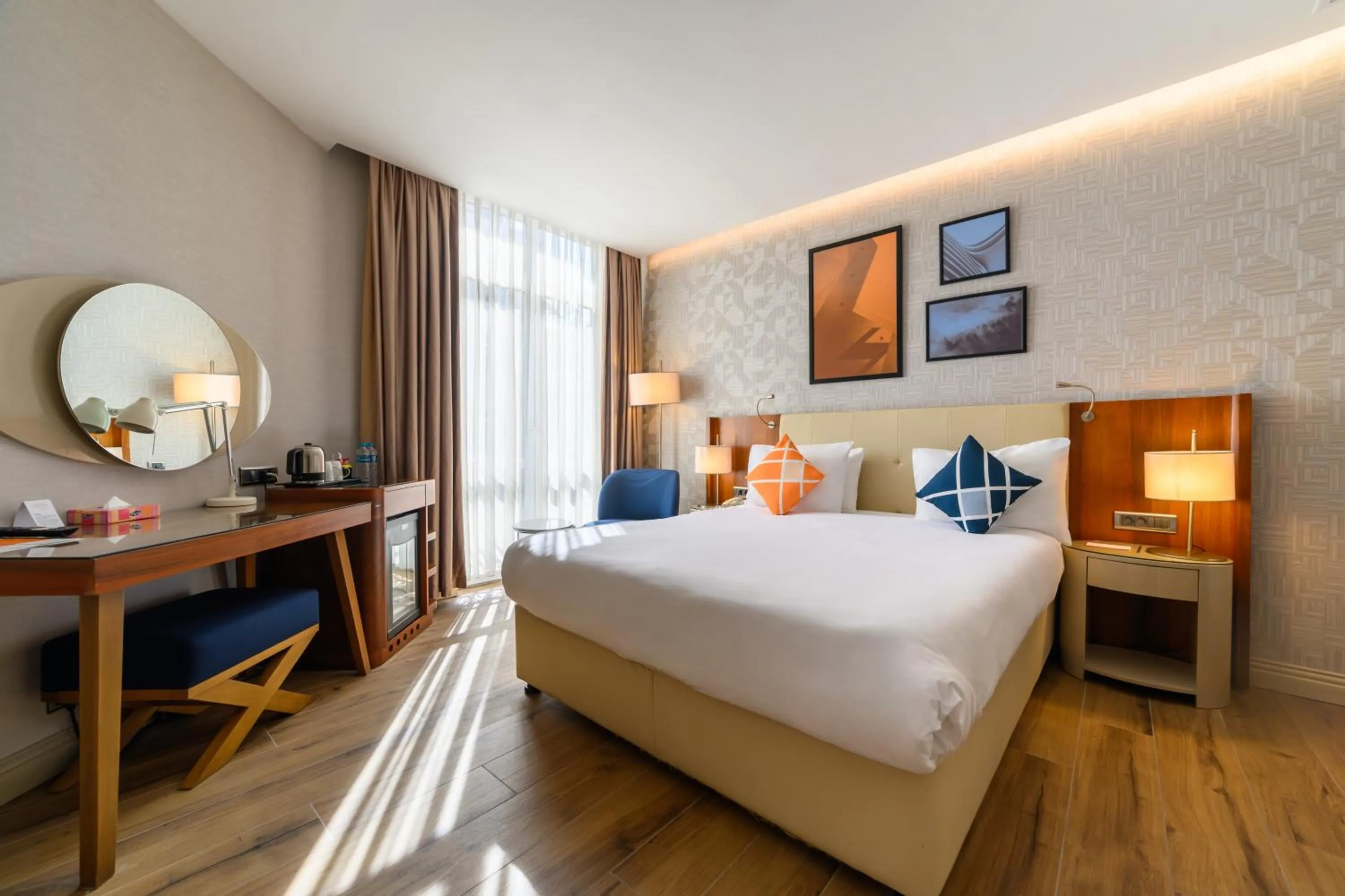 Standard Queen Room with City View in Four Points Flex by Sheraton Istanbul Taksim Square