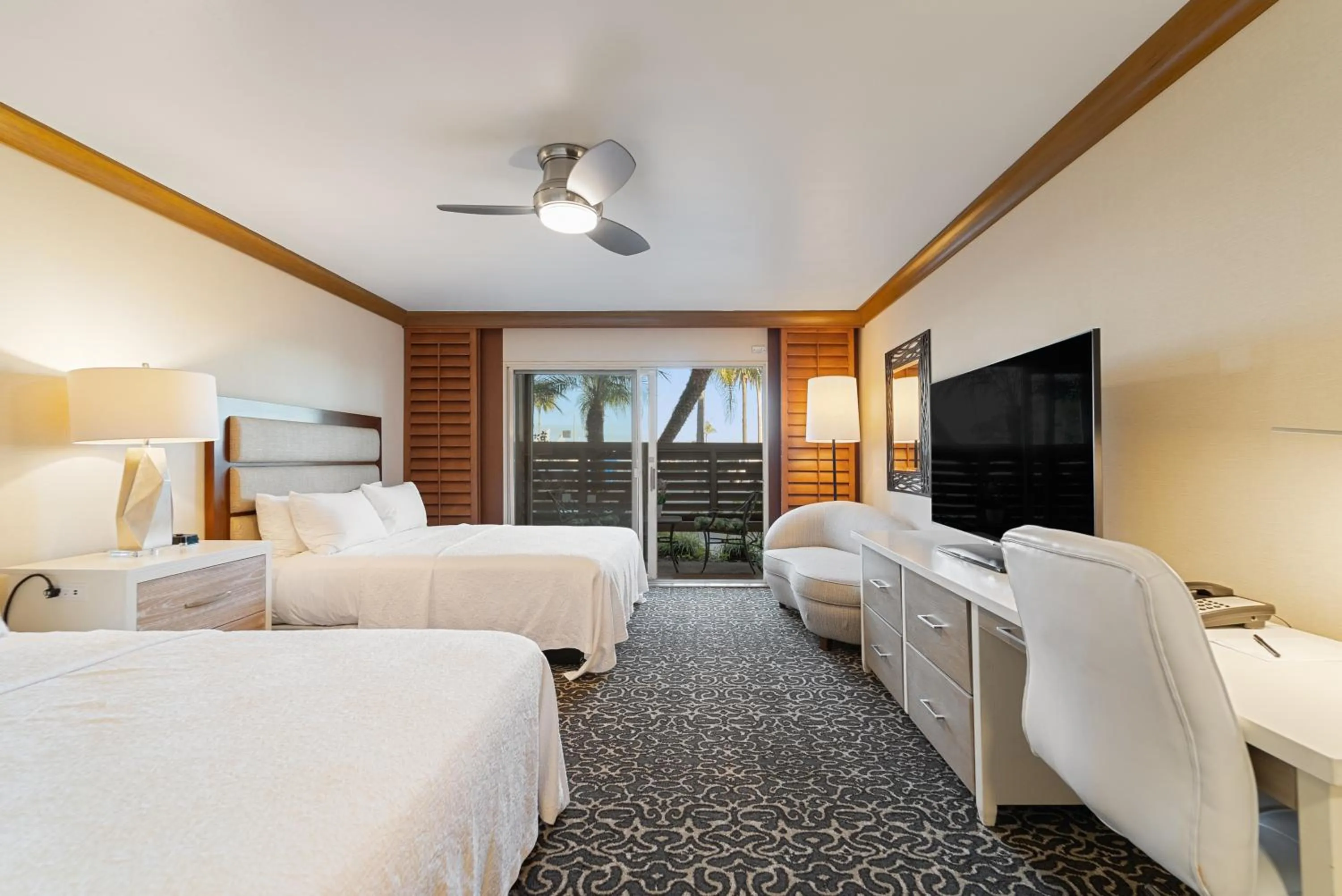 Standard Queen Non View Accessible Room in Humphreys Half Moon Inn