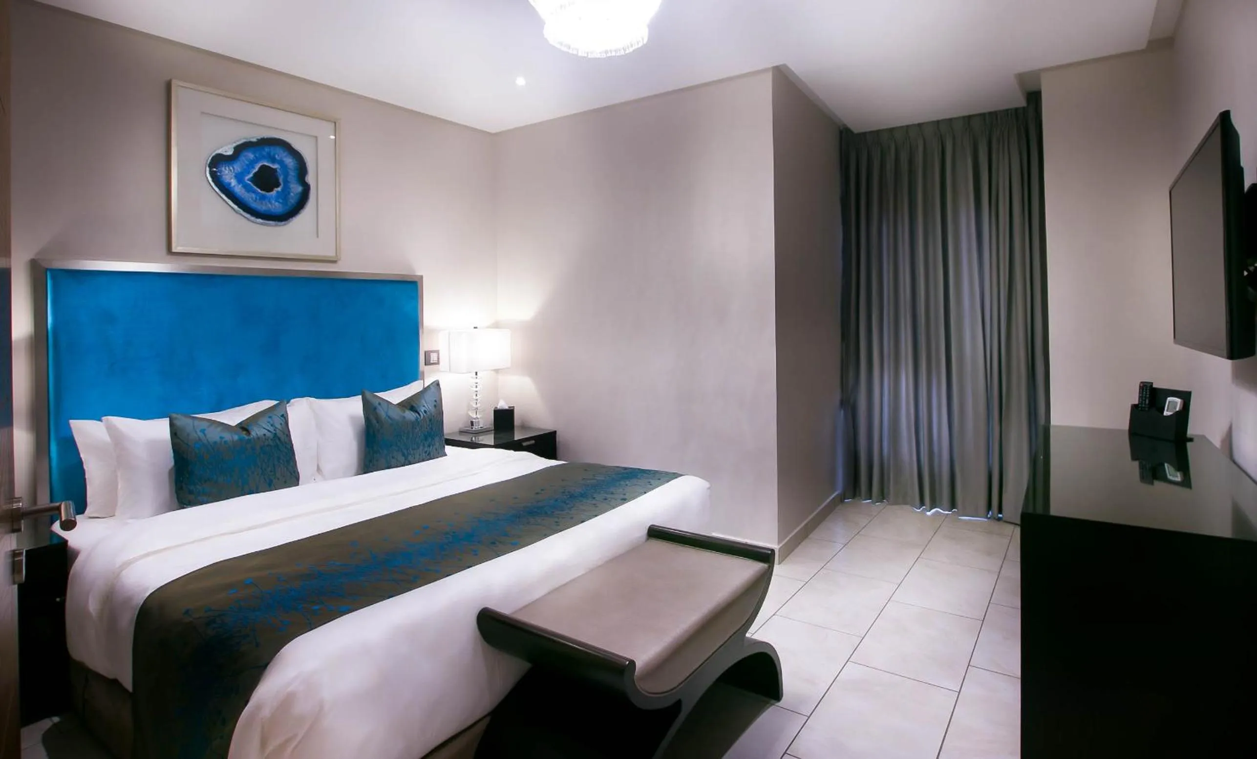 One-Bedroom Apartment - single occupancy in Oak Plaza Suites