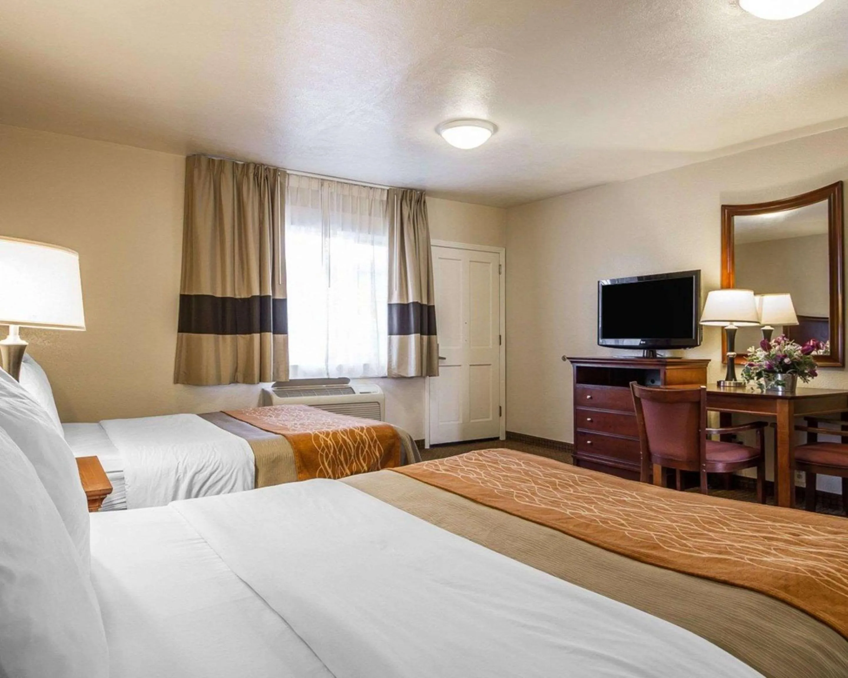 Queen Room with Two Queen Beds in Blu Pacific Hotel