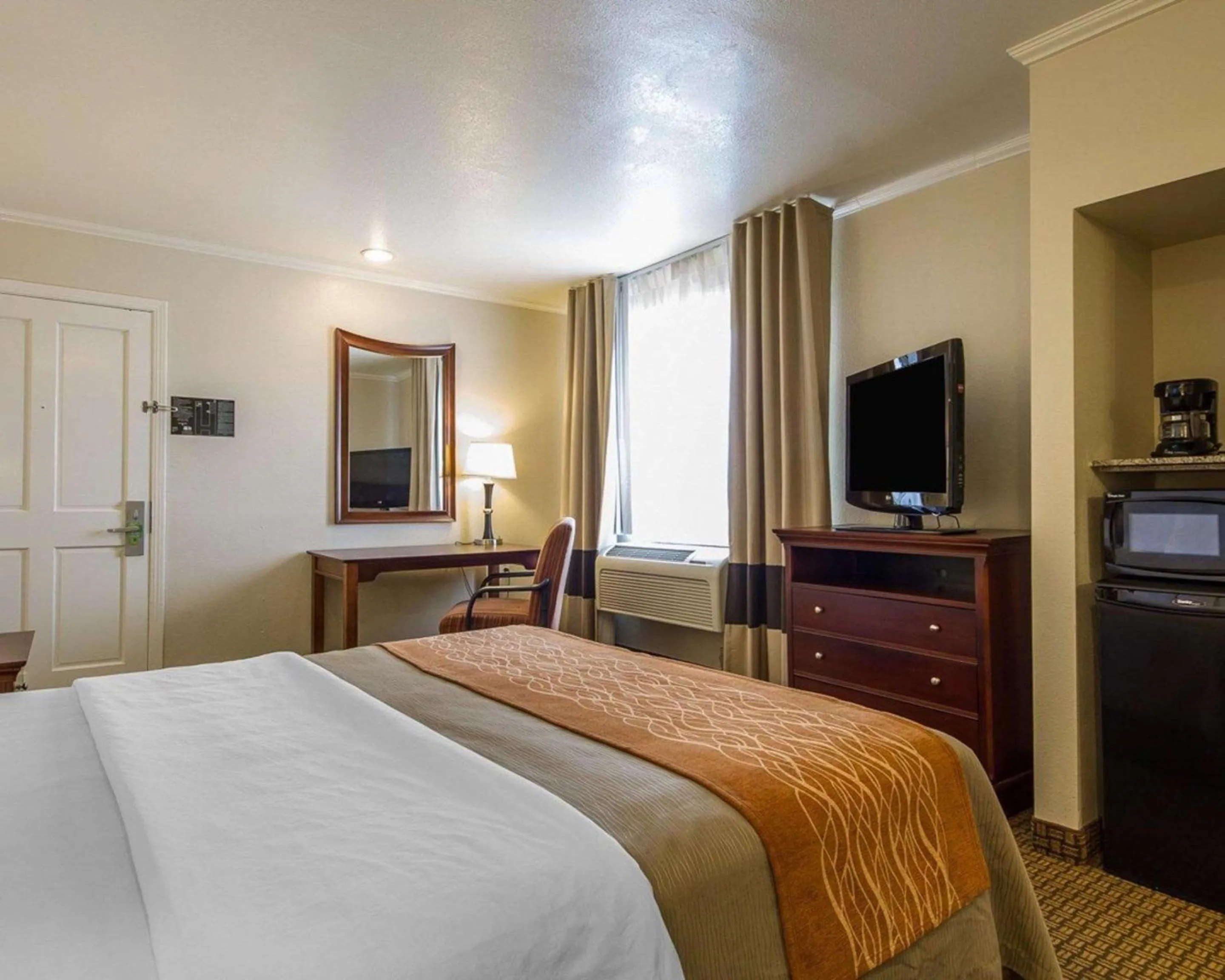 King Room - Accessible/Non-Smoking in Blu Pacific Hotel