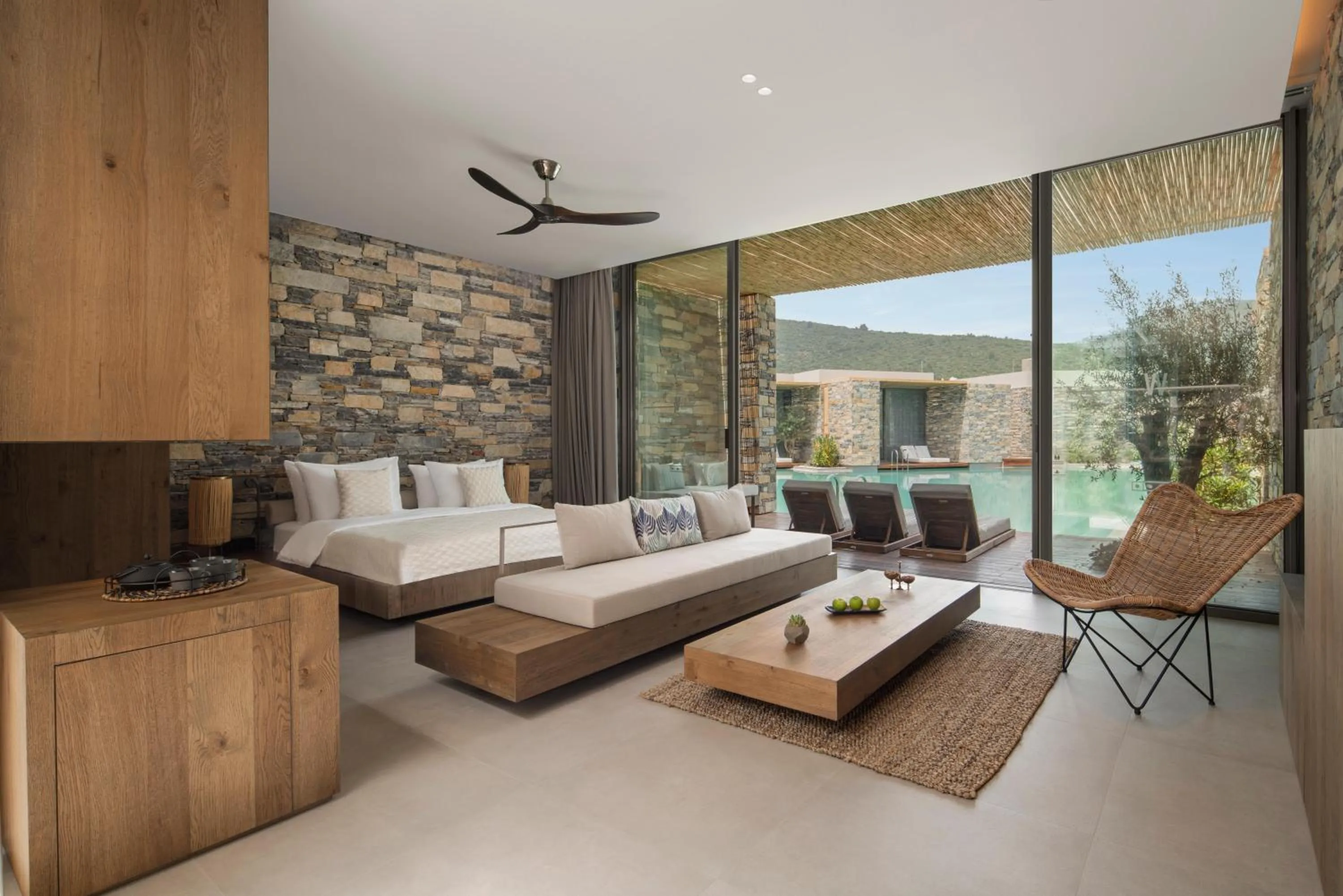 Deluxe Lagoon Family Quad in Voyage Torba Hotel