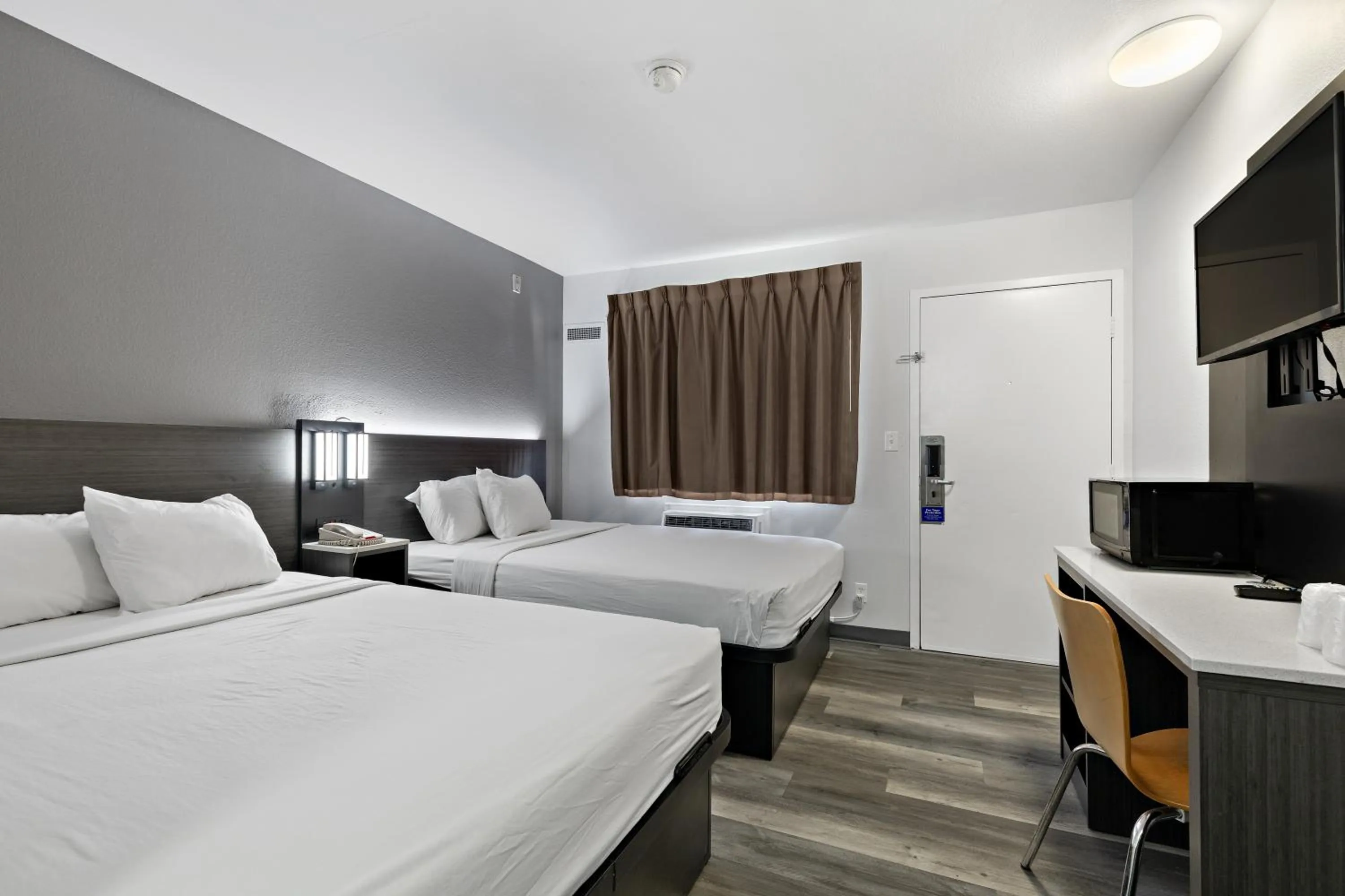 Deluxe Quadruple Room - single occupancy in Motel 6-Oceanside, CA