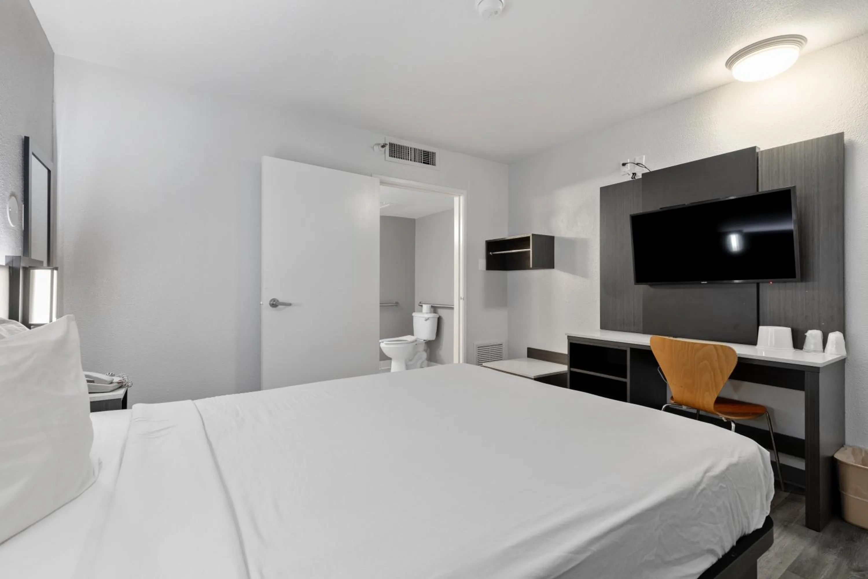 Queen Room - single occupancy - Disability Access - Roll in Shower in Motel 6-Oceanside, CA