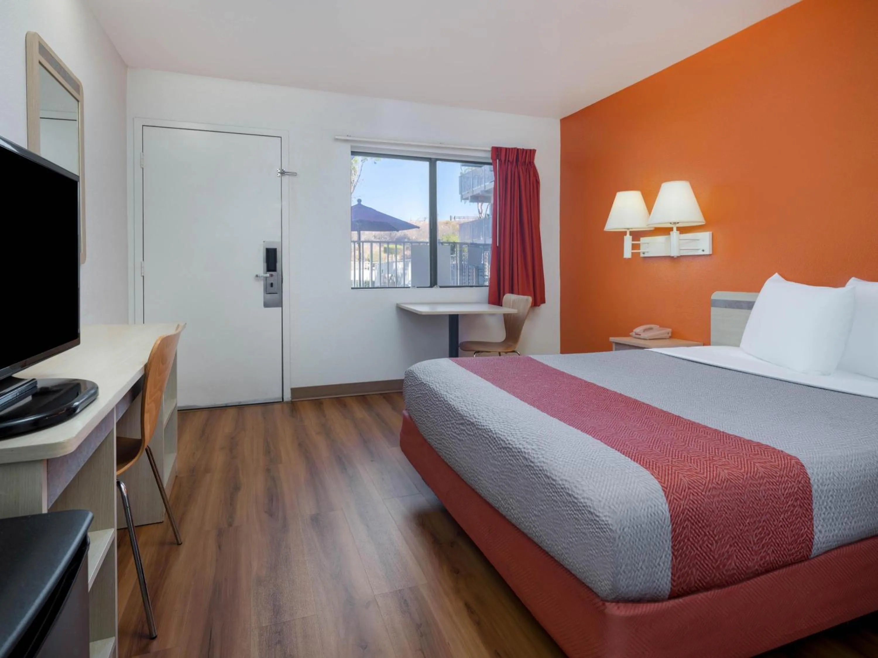 Deluxe Queen Room - single occupancy in Motel 6-Oceanside, CA