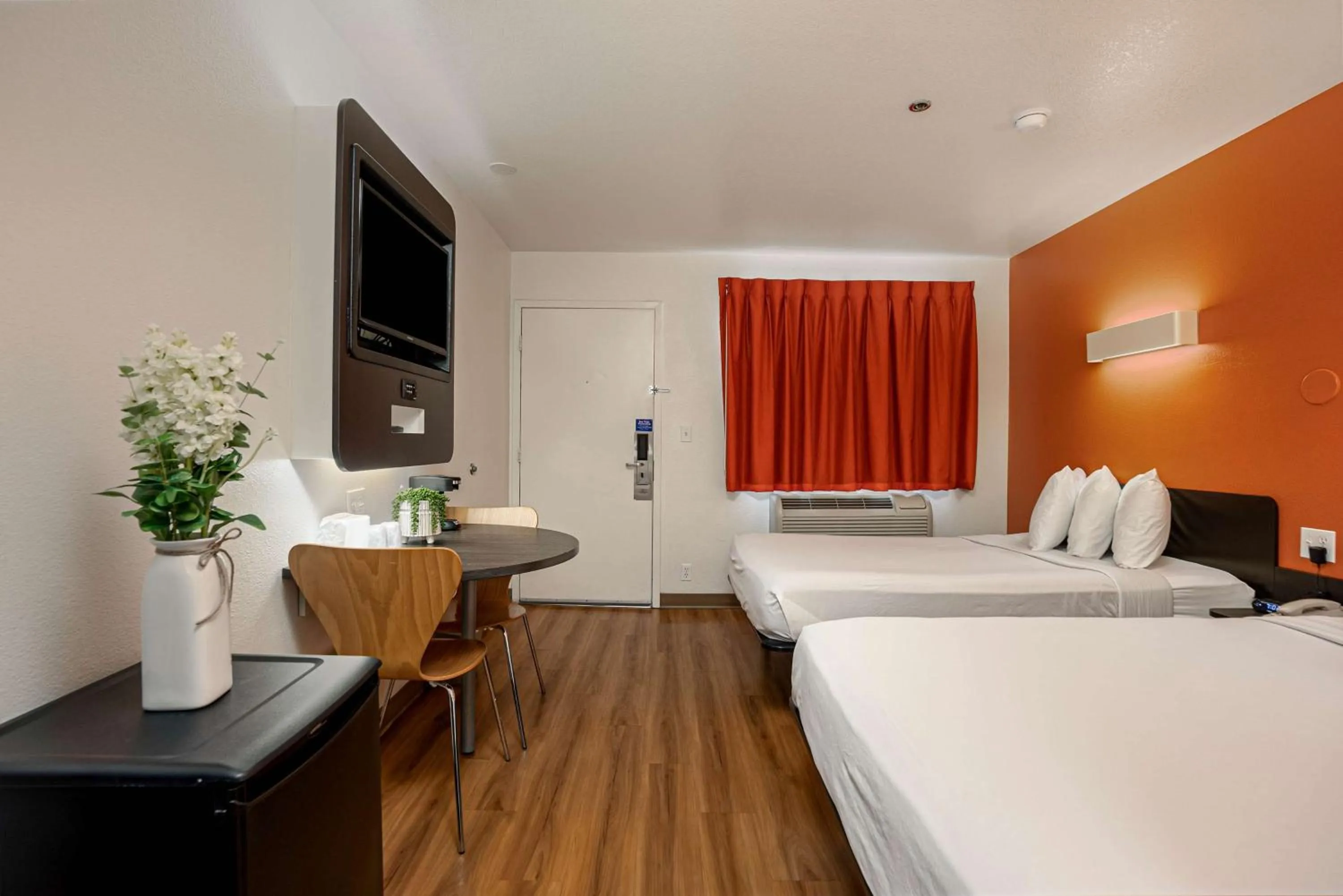 Quadruple Room in Motel 6-Temecula, CA - Historic Old Town