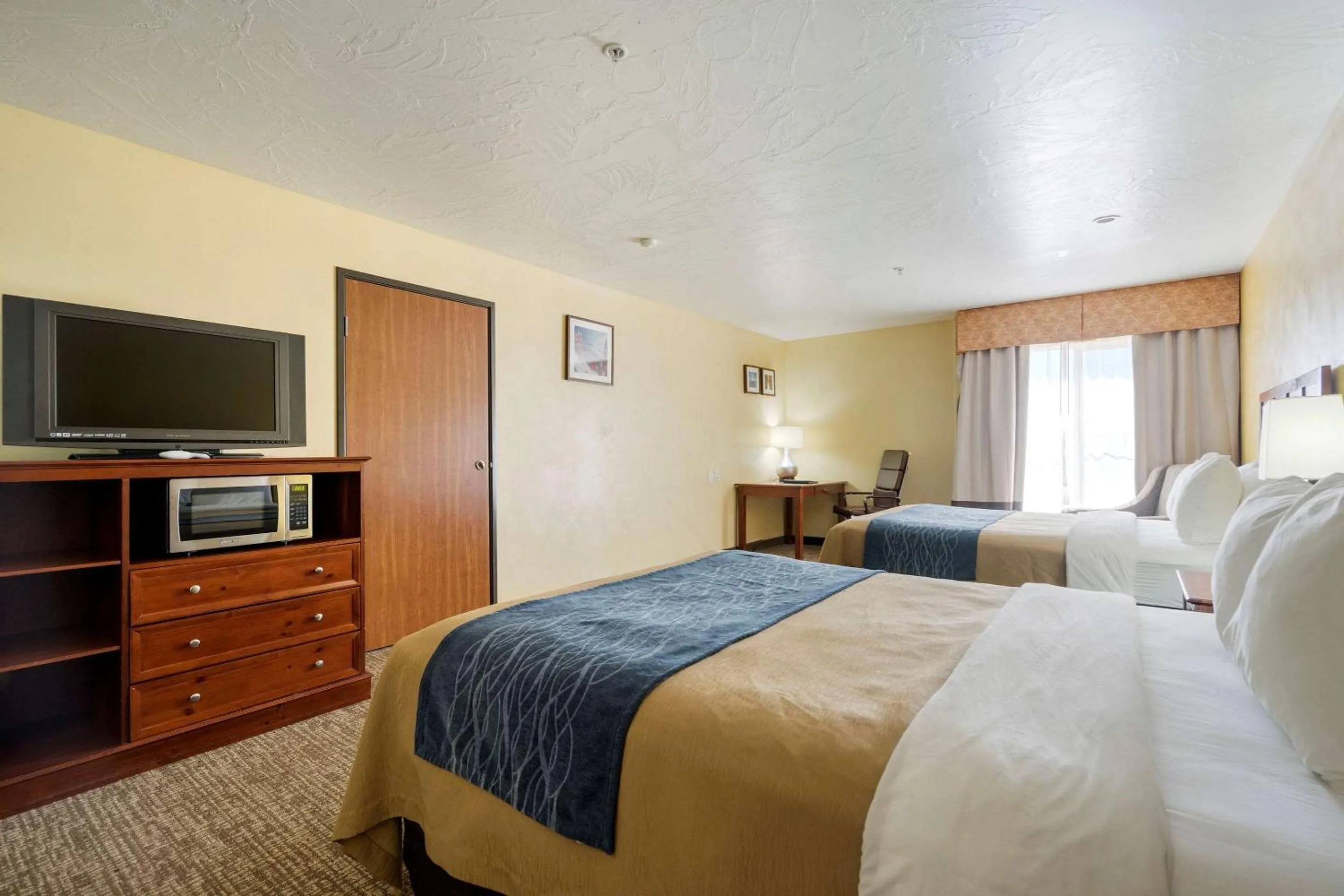 Queen Room with Two Queen Beds in Comfort Inn & Suites