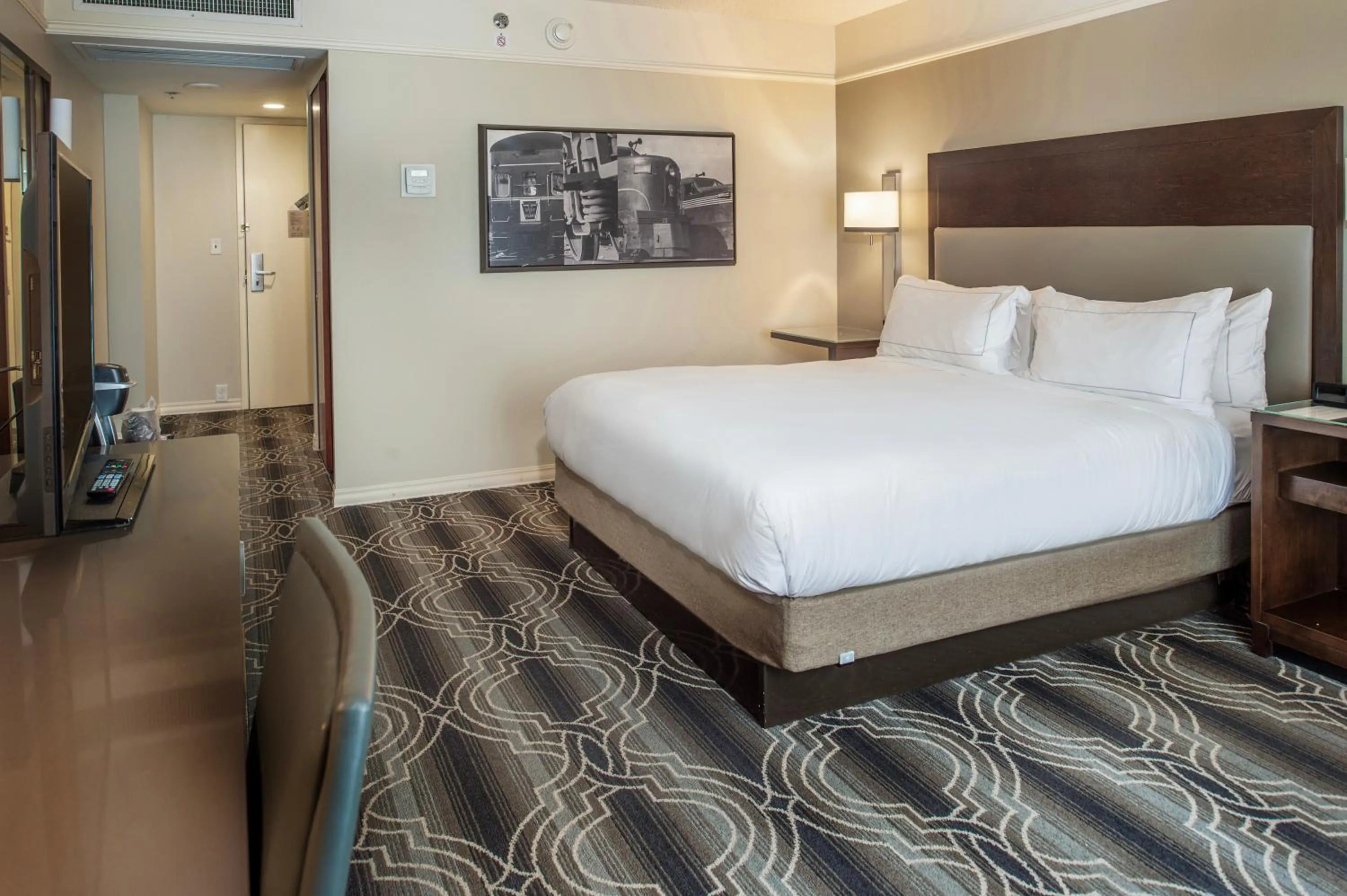 Deluxe King Room with Sofa Bed - single occupancy in St. Louis Union Station Hotel, Curio Collection by Hilton