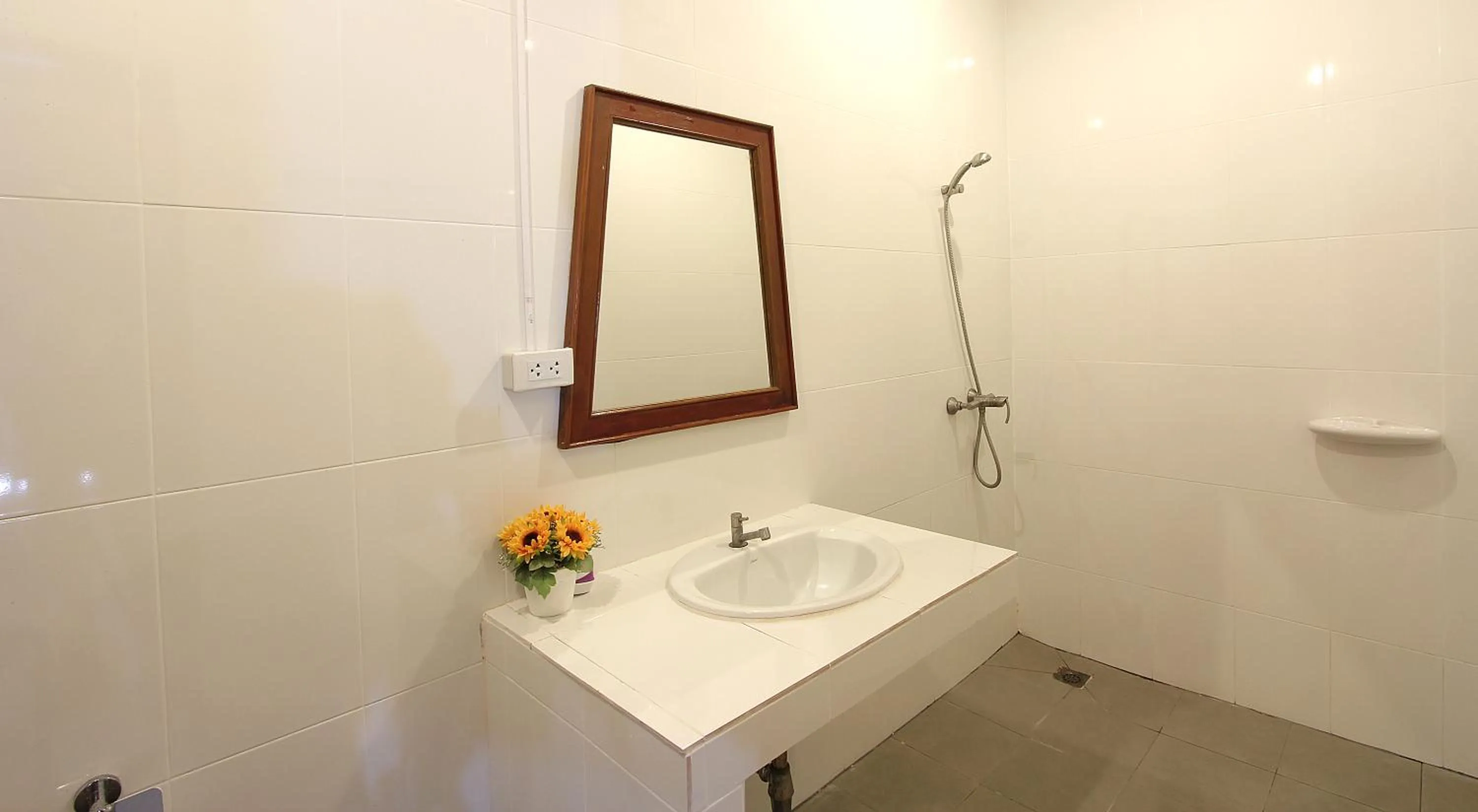 Standard Twin Room in Choophorn House