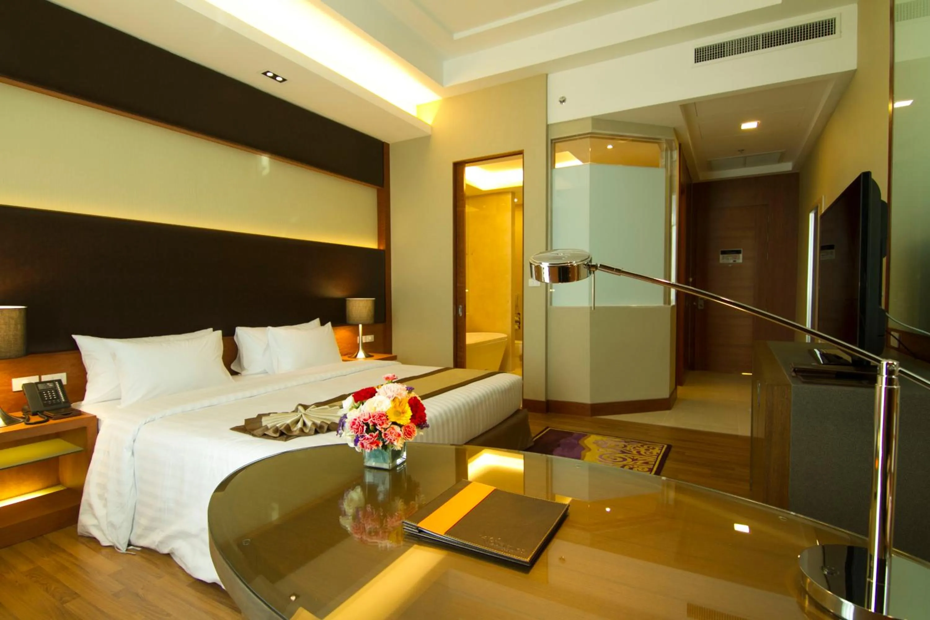 Executive Double Room in The Grand Fourwings Convention Hotel Bangkok