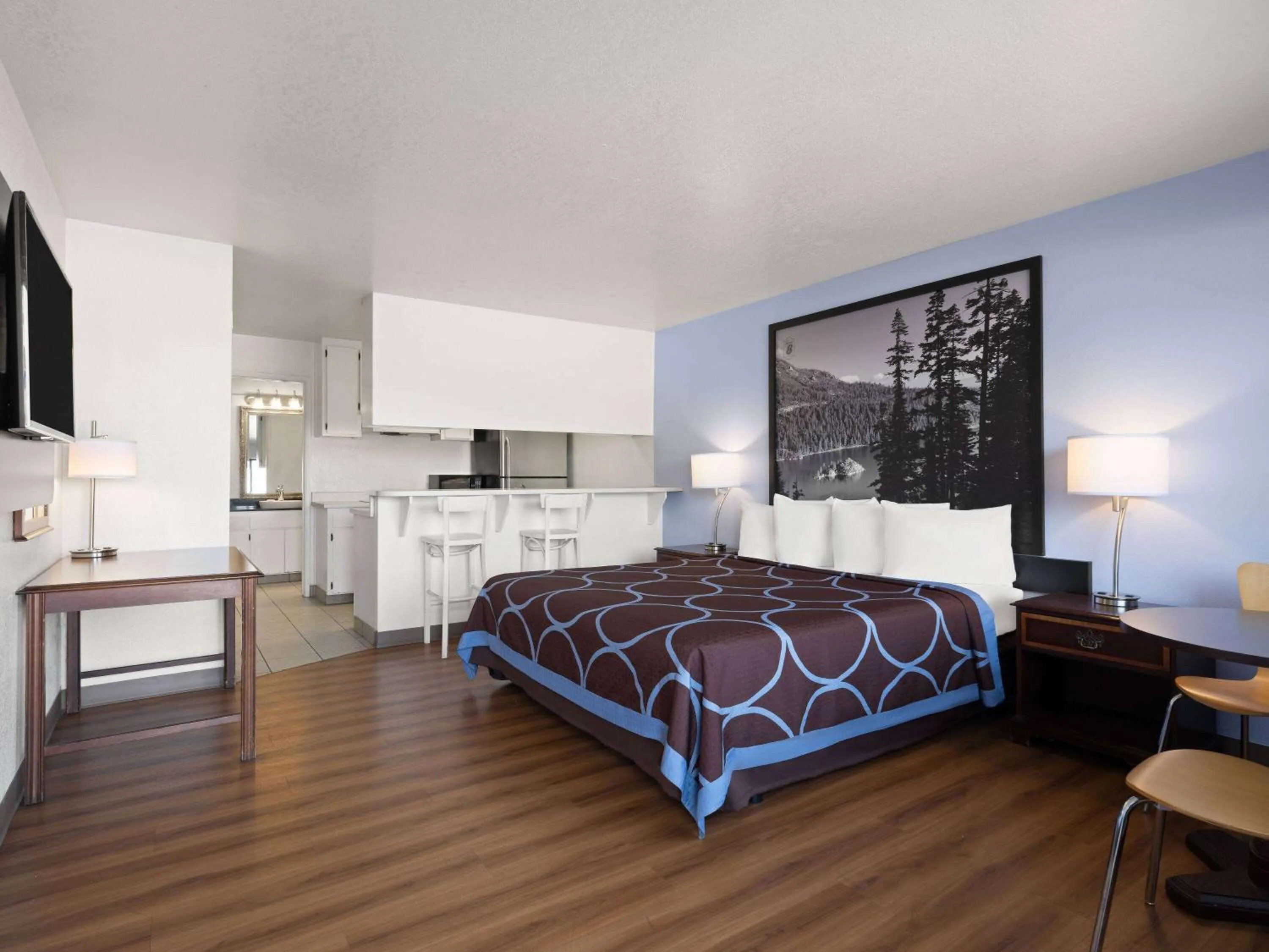 King Studio - Non-Smoking in Super 8 by Wyndham Dunnigan