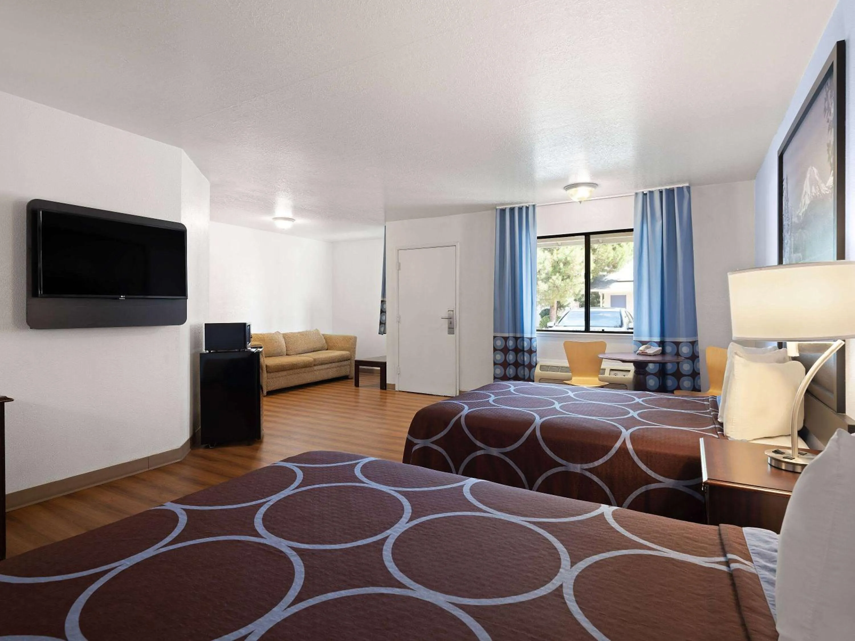 2 Queen Beds, Mobility Accessible Room, Bathtub w/ Grab Bars, Non-Smoking in Super 8 by Wyndham Dunnigan