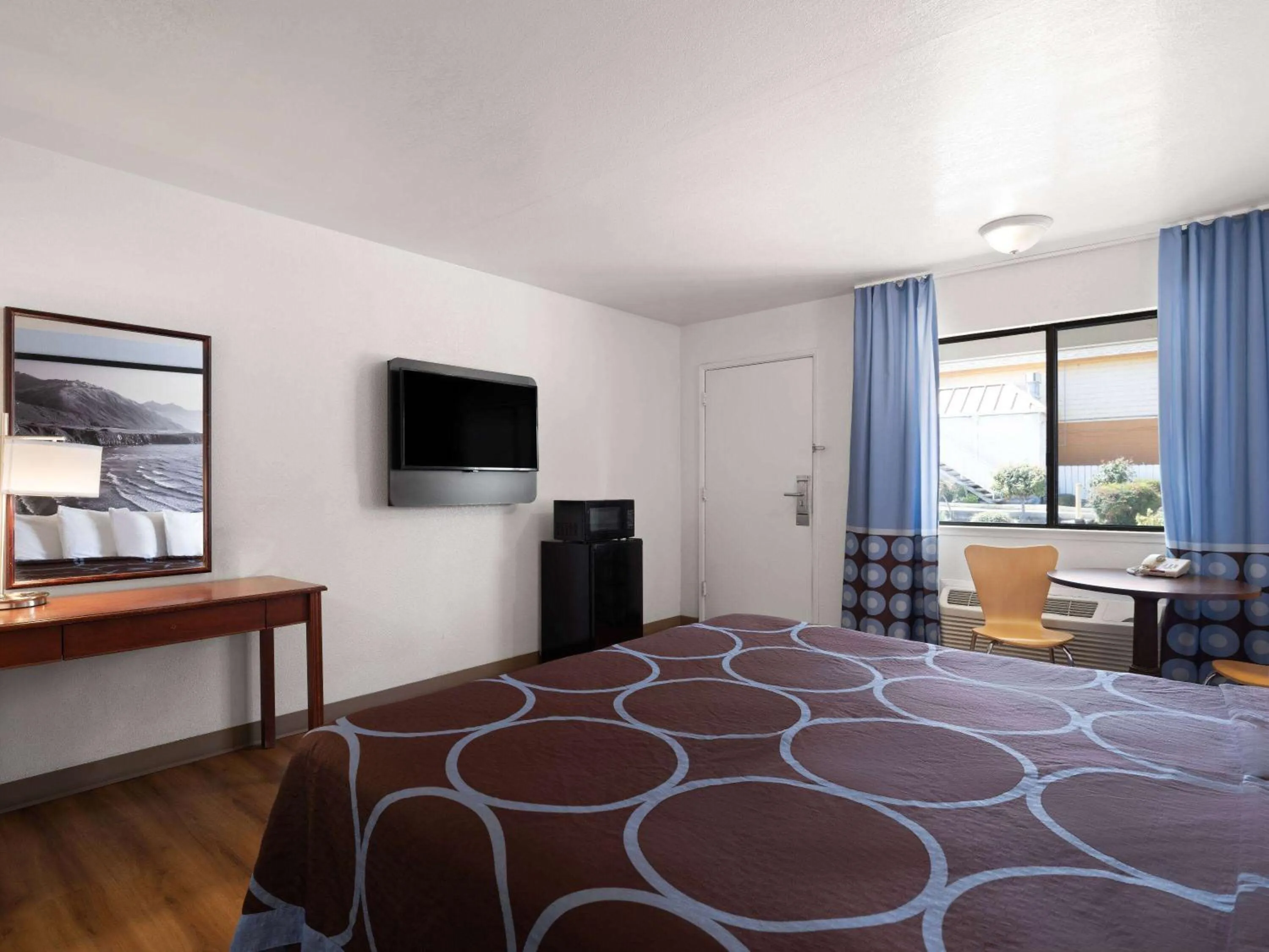 King Room - Smoking  in Super 8 by Wyndham Dunnigan