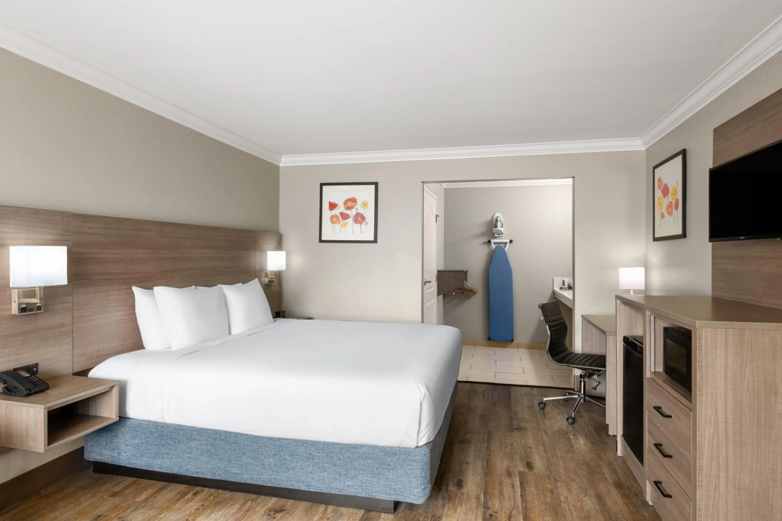 King Room - Disability Access/Non-Smoking in Solara Inn and Suites