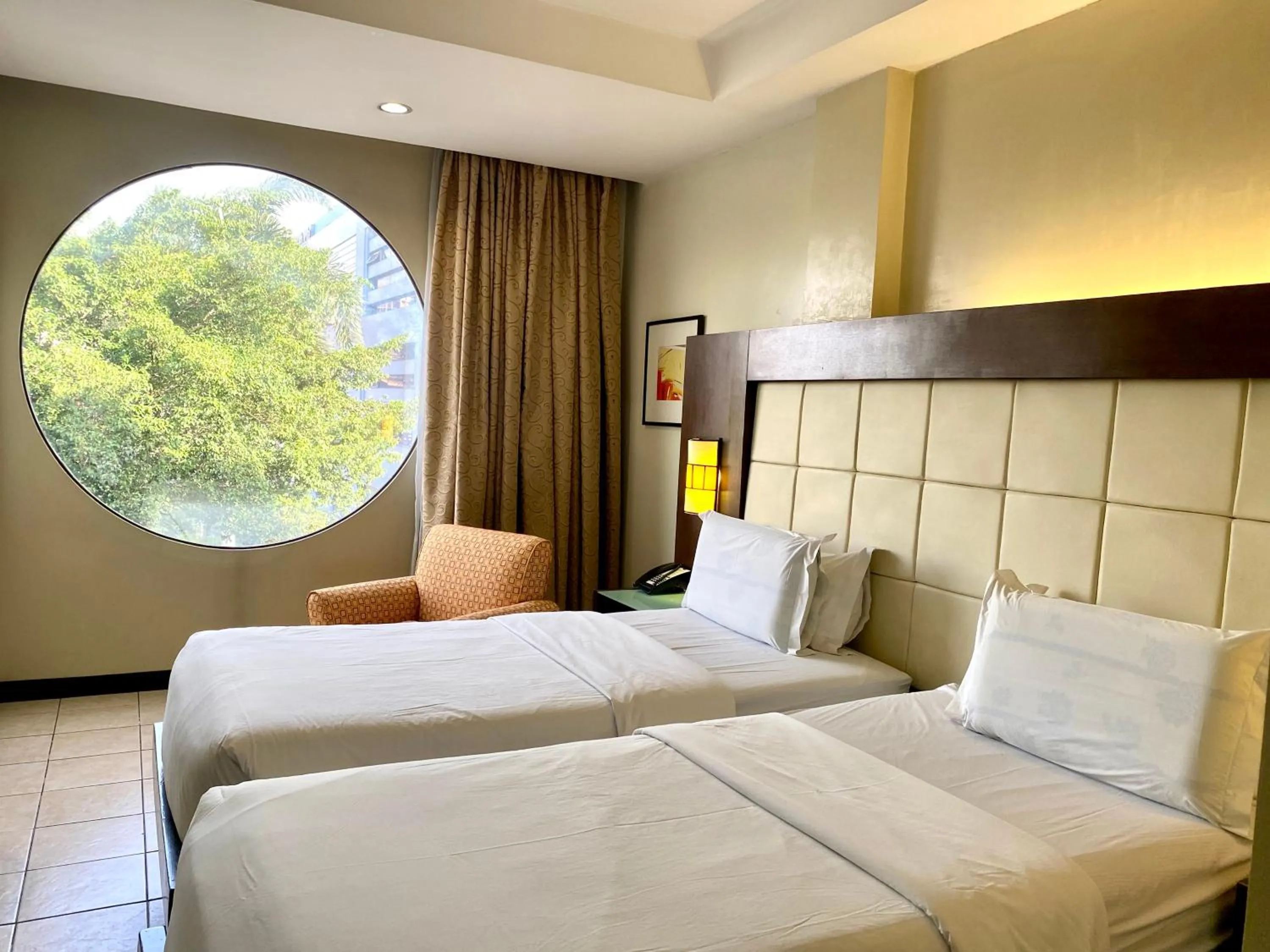 Deluxe Twin Room in Circle Inn Hotel and Suites Bacolod