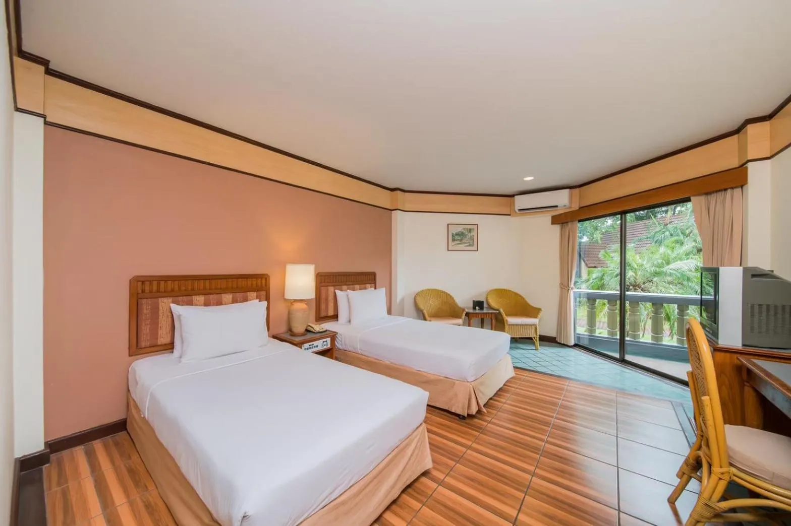 Superior Twin Room in Botany Beach Resort Pattaya
