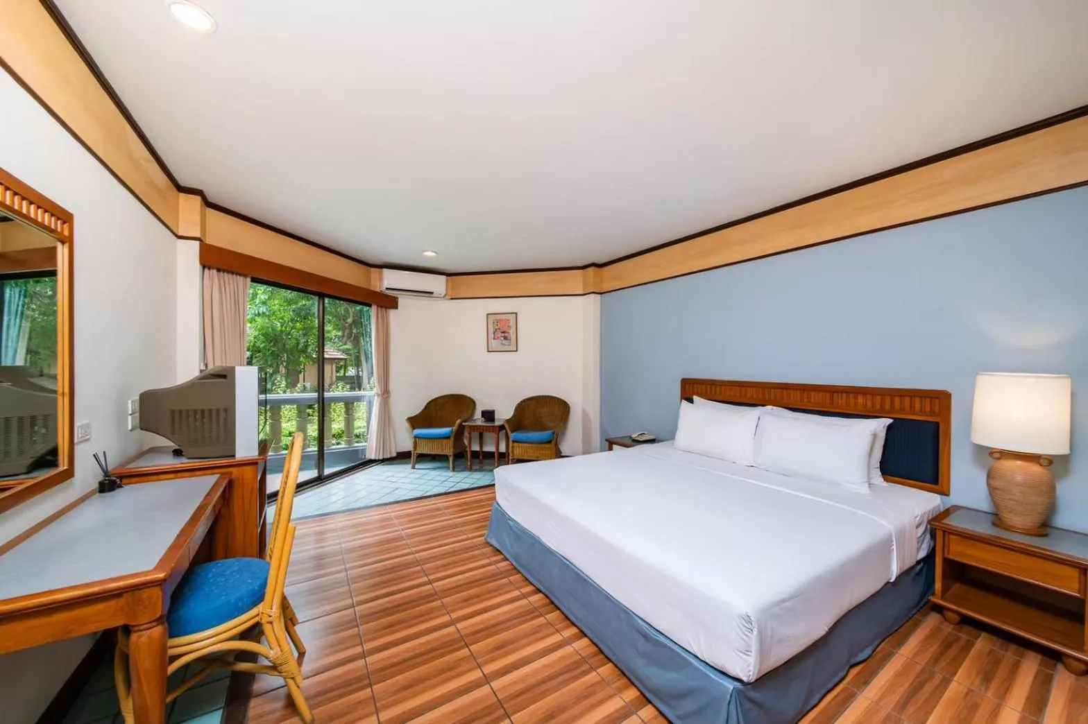 Superior Double Room in Botany Beach Resort Pattaya