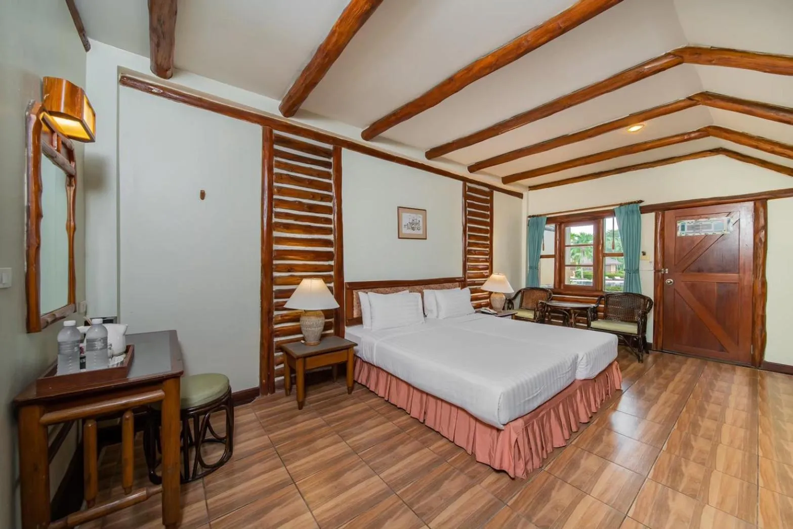 Twin Room in Botany Beach Resort Pattaya