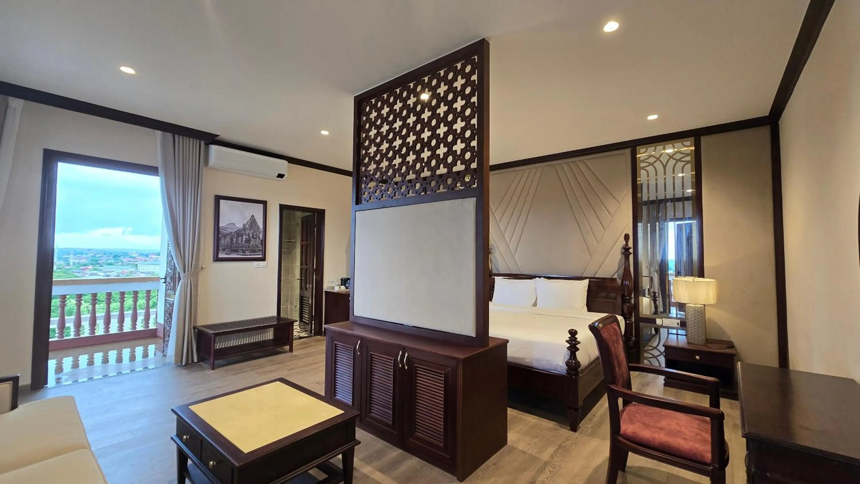 Deluxe Queen Room in Champa Palace Hotel