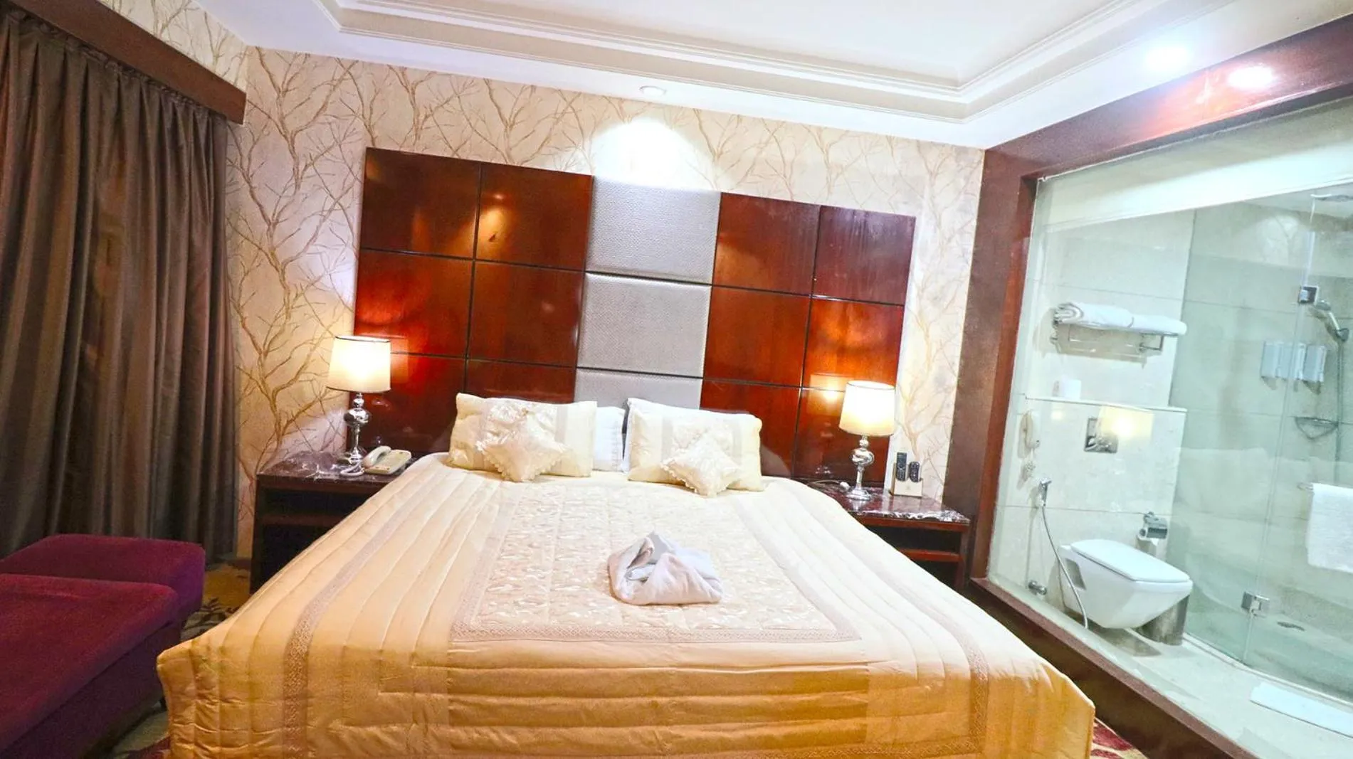 Executive Double or Twin Room with 15 min head or foot massage ,2hrs conference meeting room , free night club !(subject to availability) in SkyCity Hotel Gurgaon