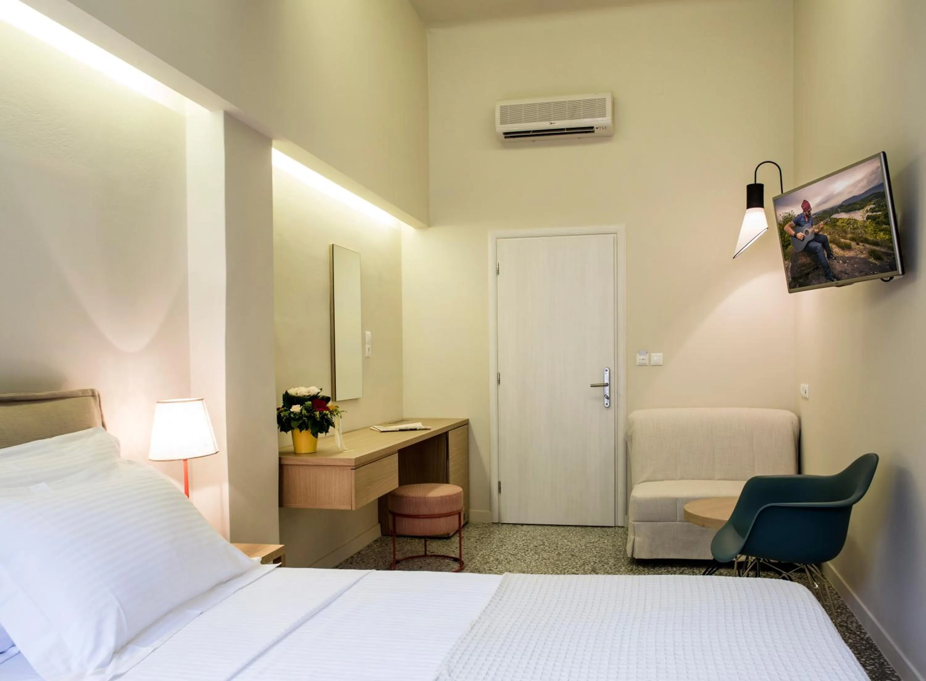 Deluxe Triple Room in Athena hotel