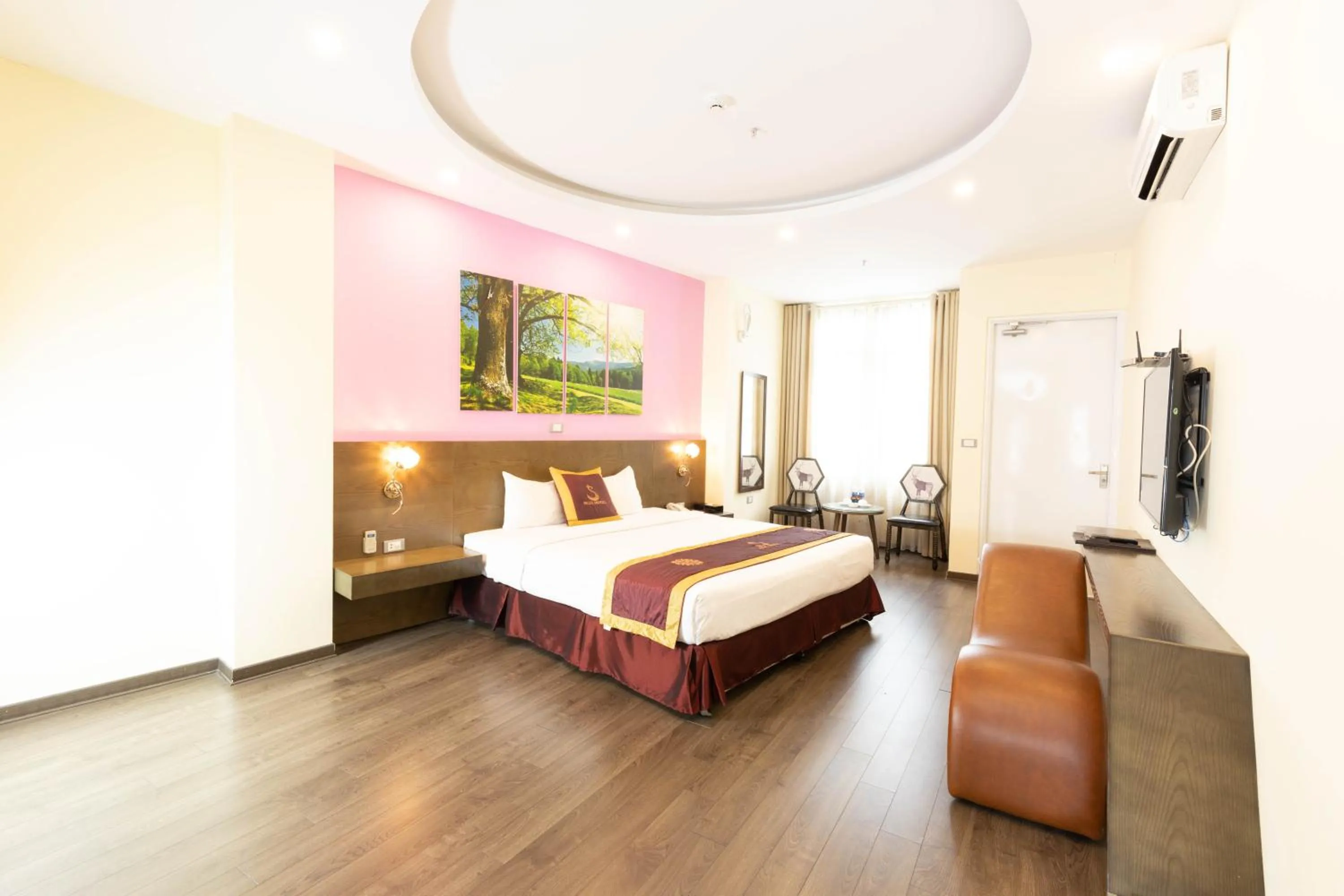 Deluxe Suite in Suji My Dinh Hotel