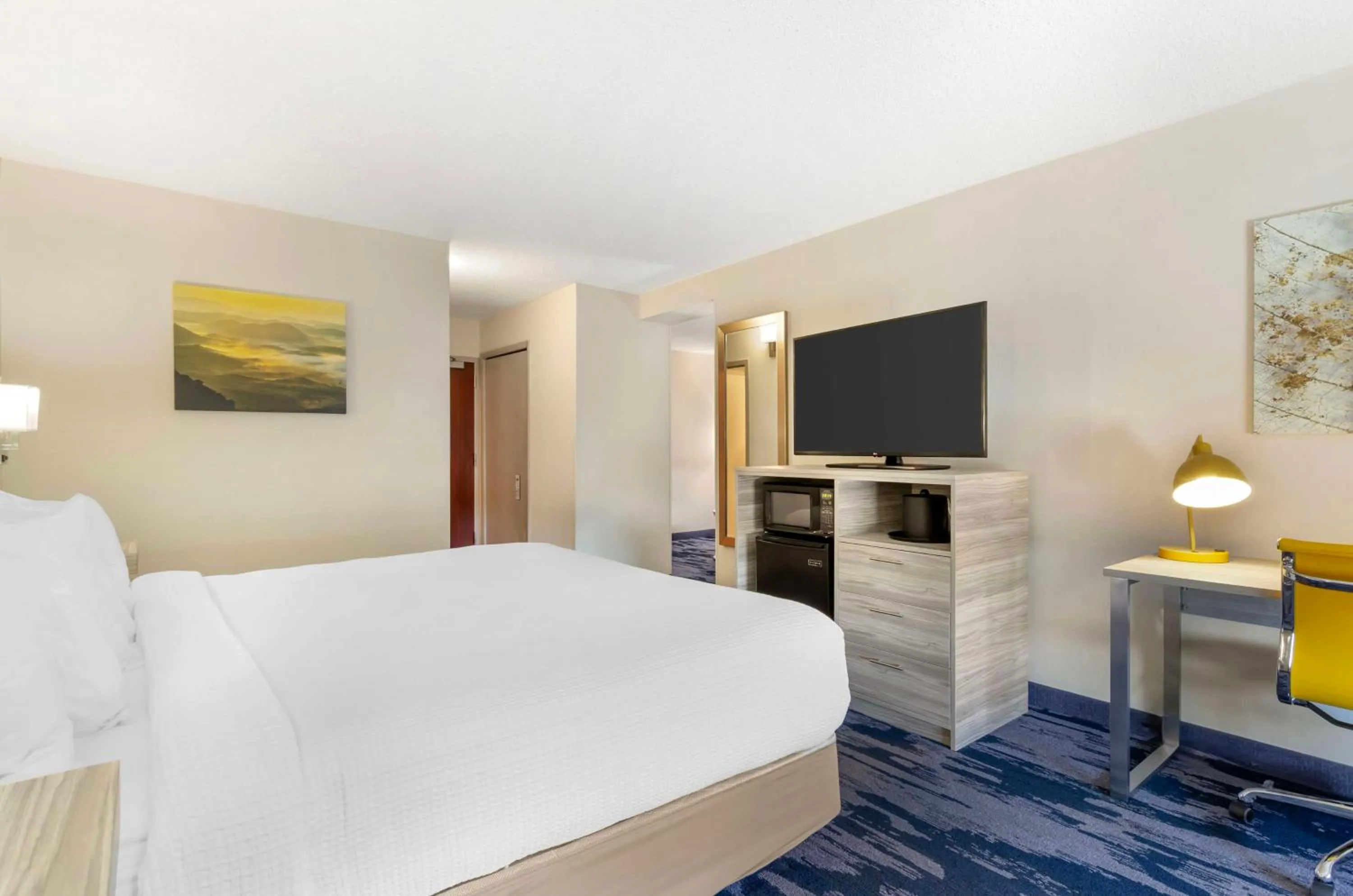 King Suite - Non-Smoking in Best Western Plus Beckley Inn