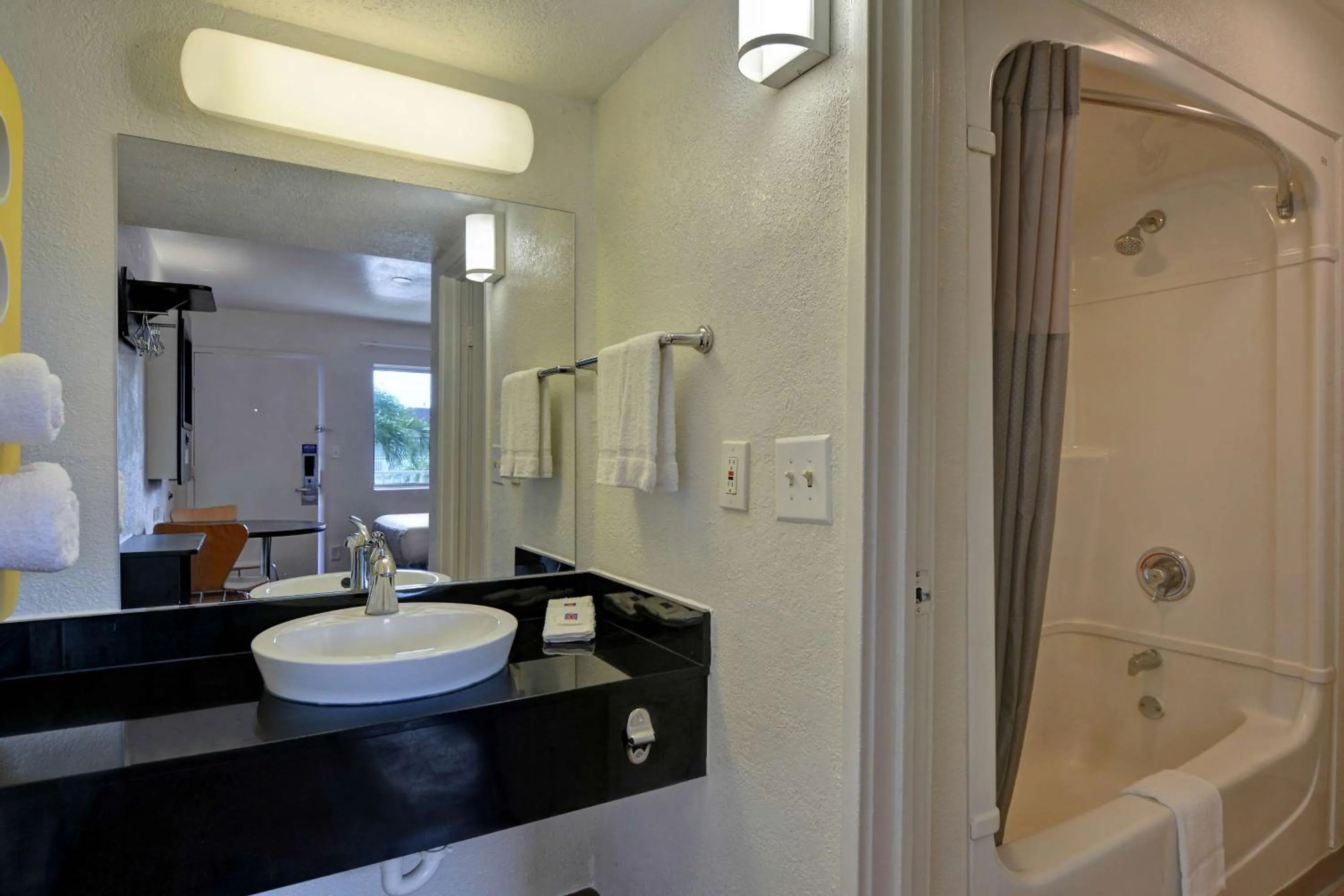 Deluxe Quadruple Room - Smoking in Motel 6 Dania Beach