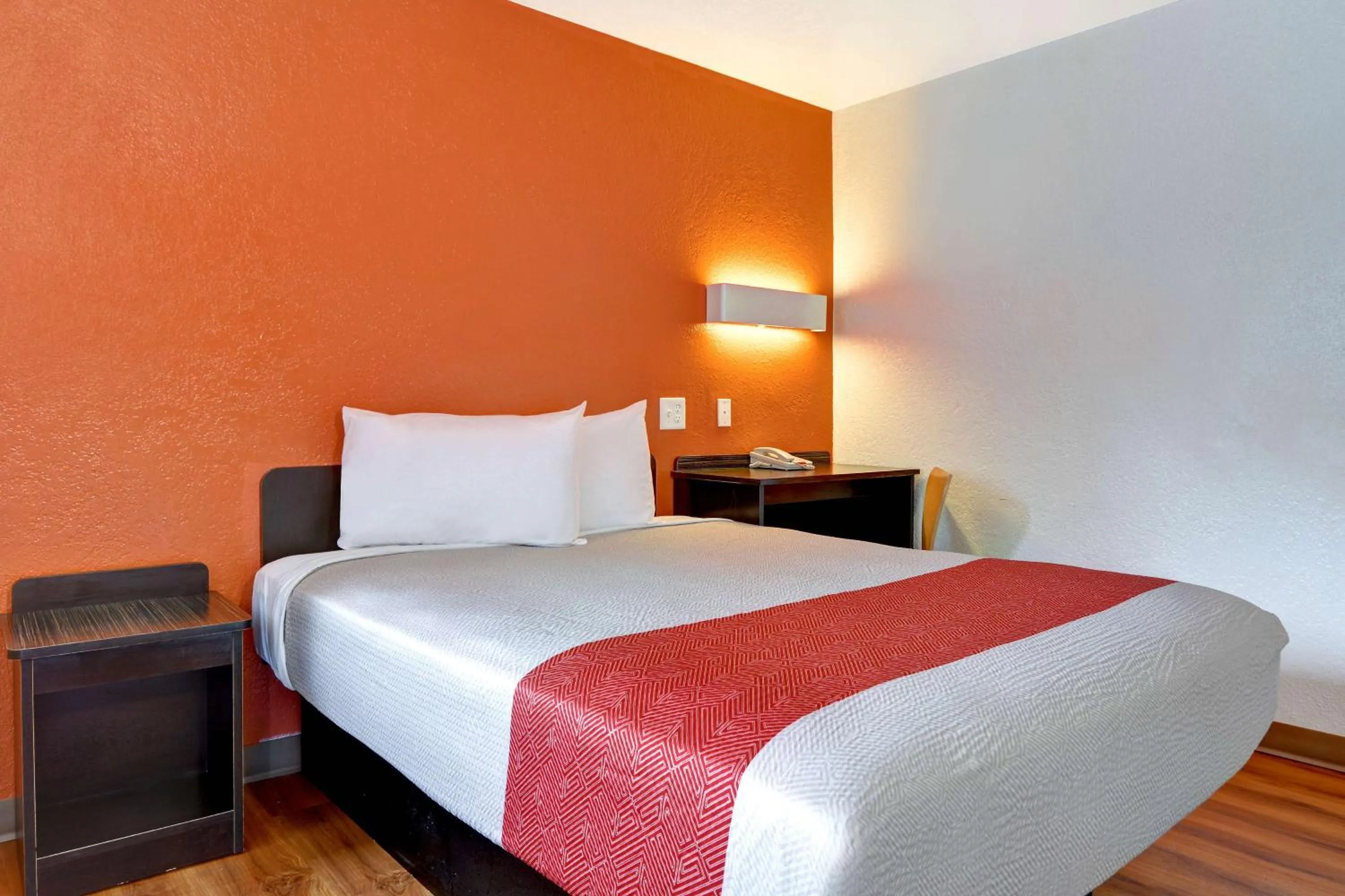 Queen Room in Motel 6 Dania Beach