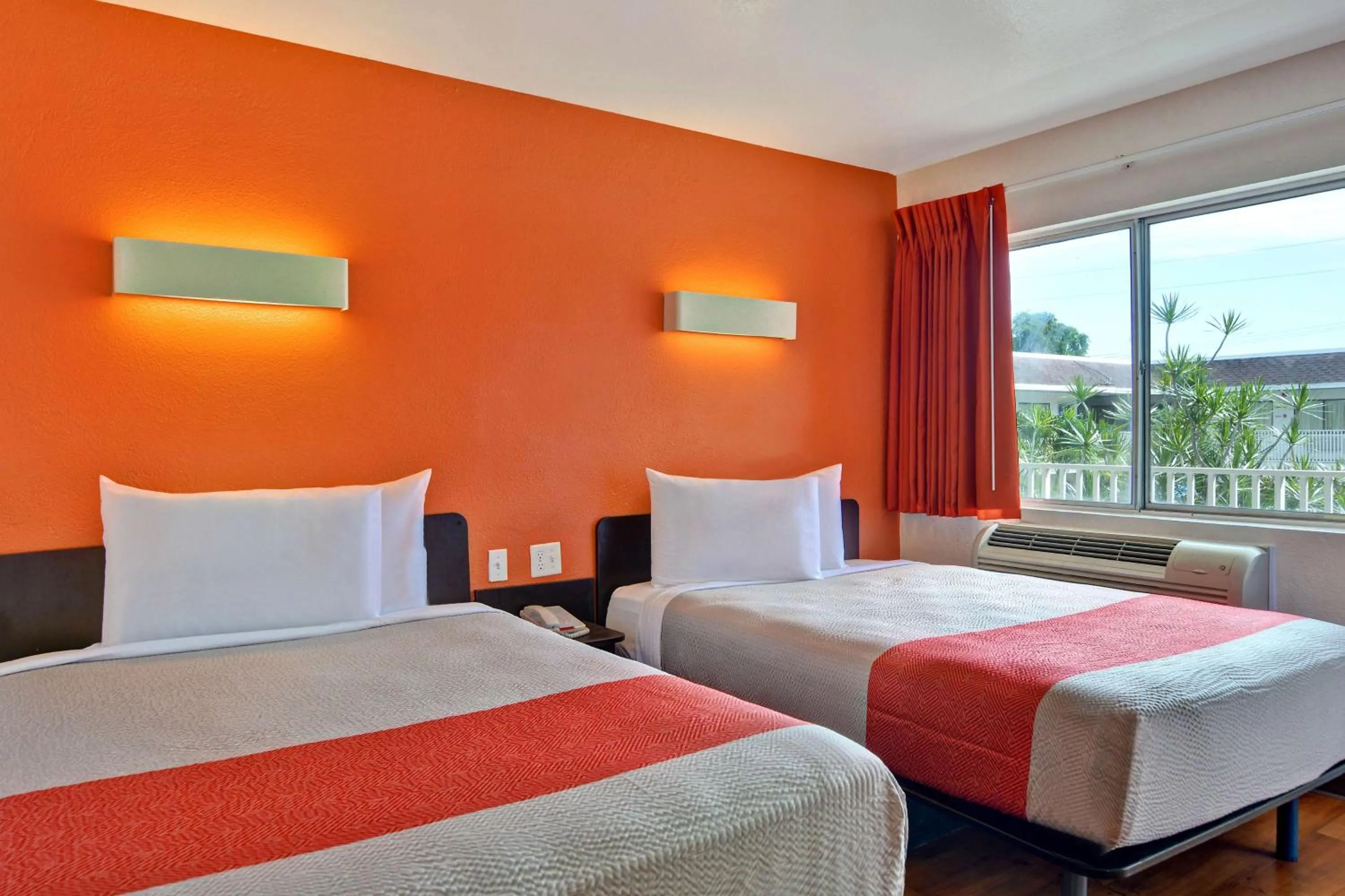 Quadruple Room - Smoking in Motel 6 Dania Beach