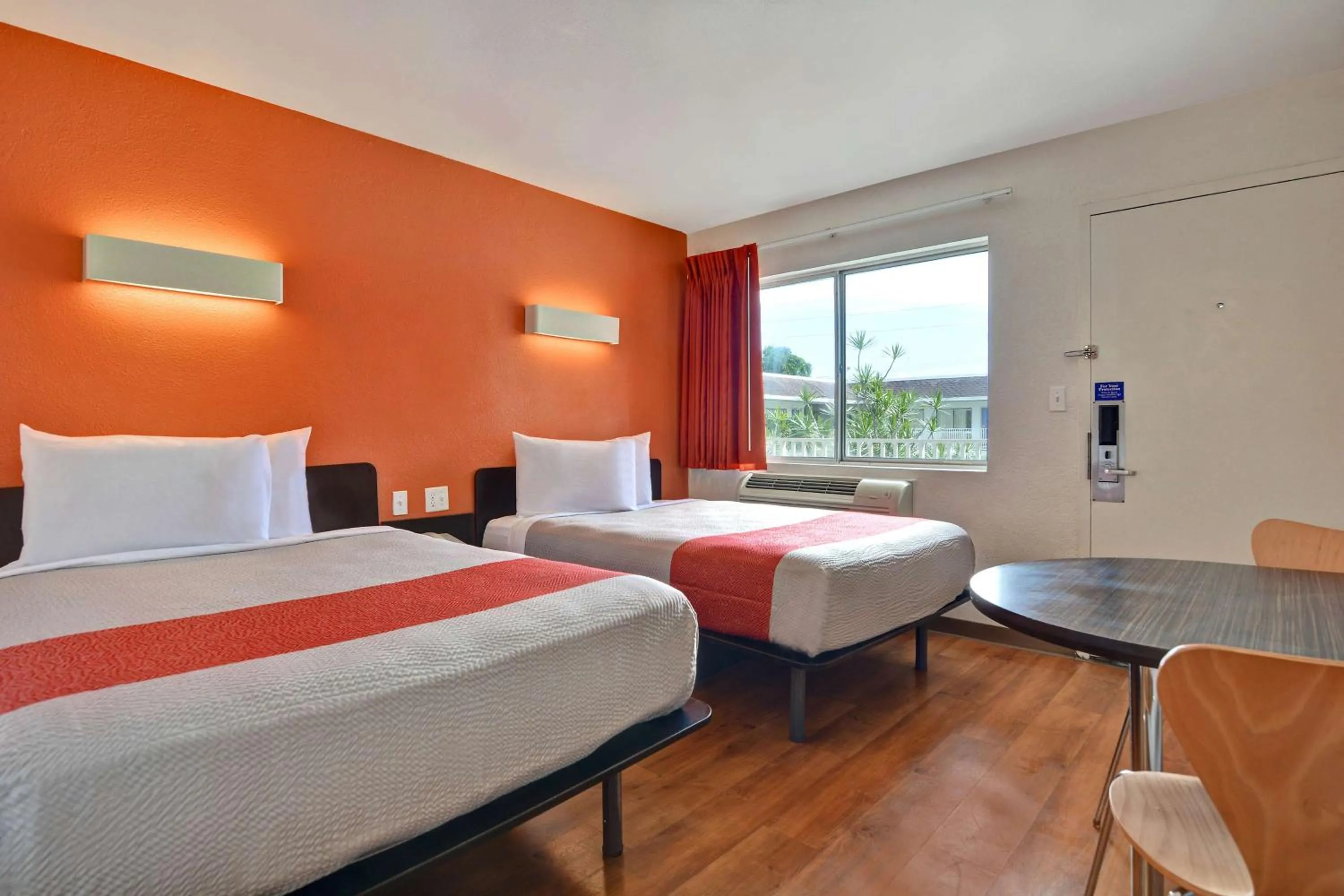 Deluxe Quadruple Room in Motel 6 Dania Beach