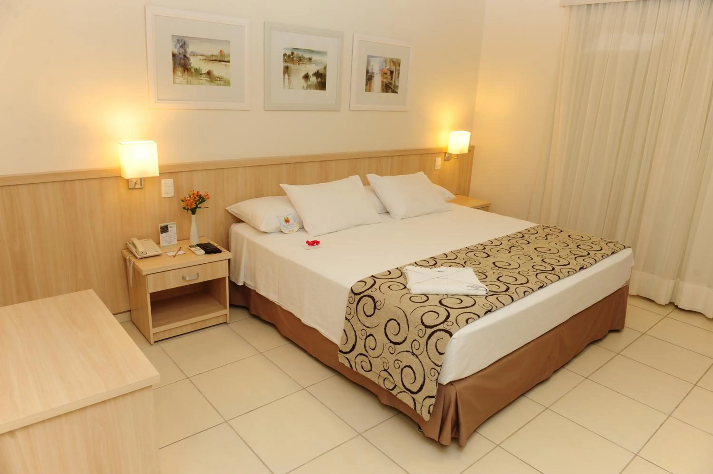 Deluxe King Room in Saint Peter Hotel