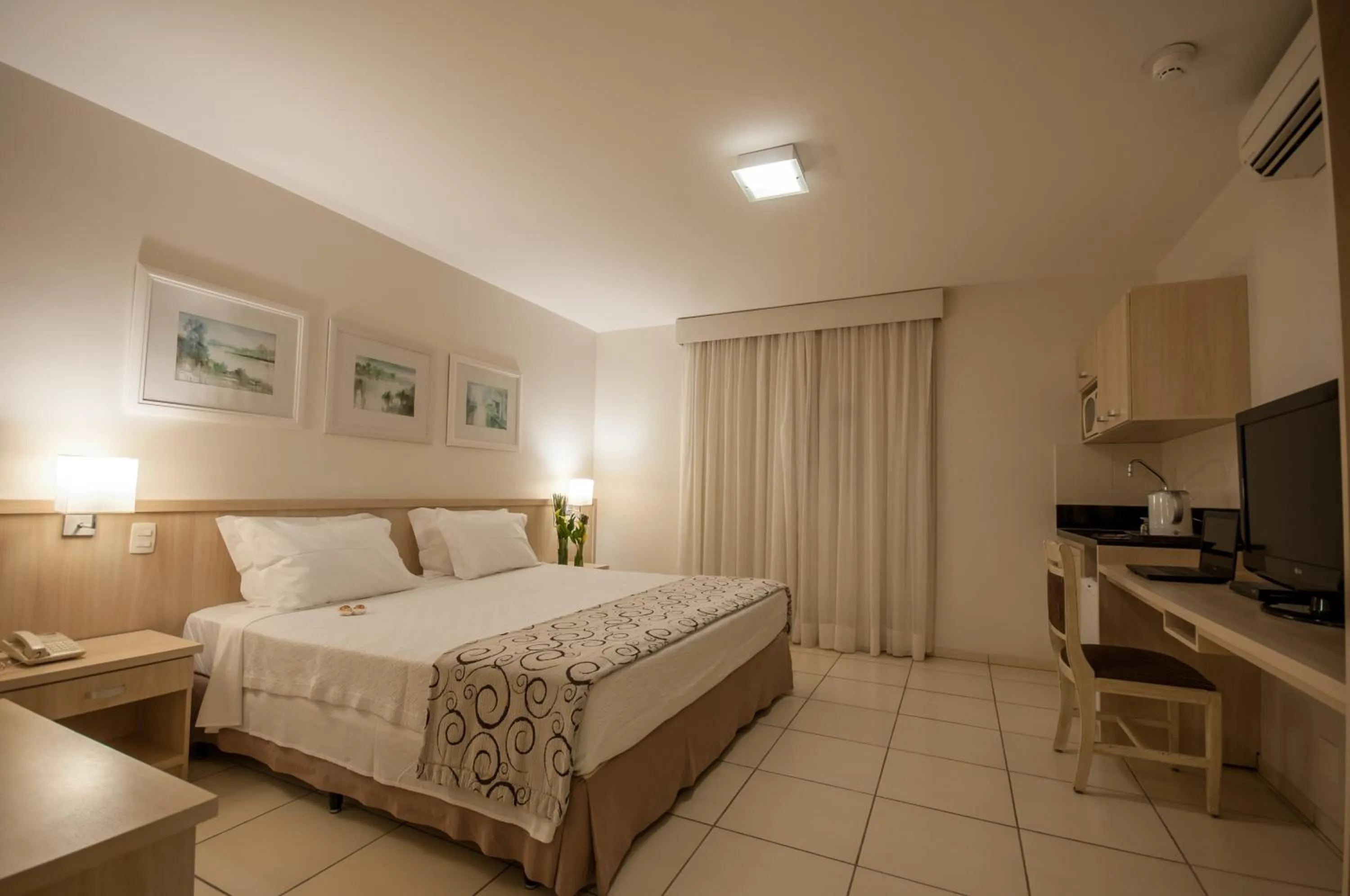 Deluxe King Room in Saint Peter Hotel