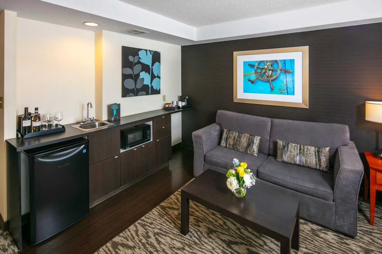 Queen Studio in Cambridge Suites Hotel Halifax