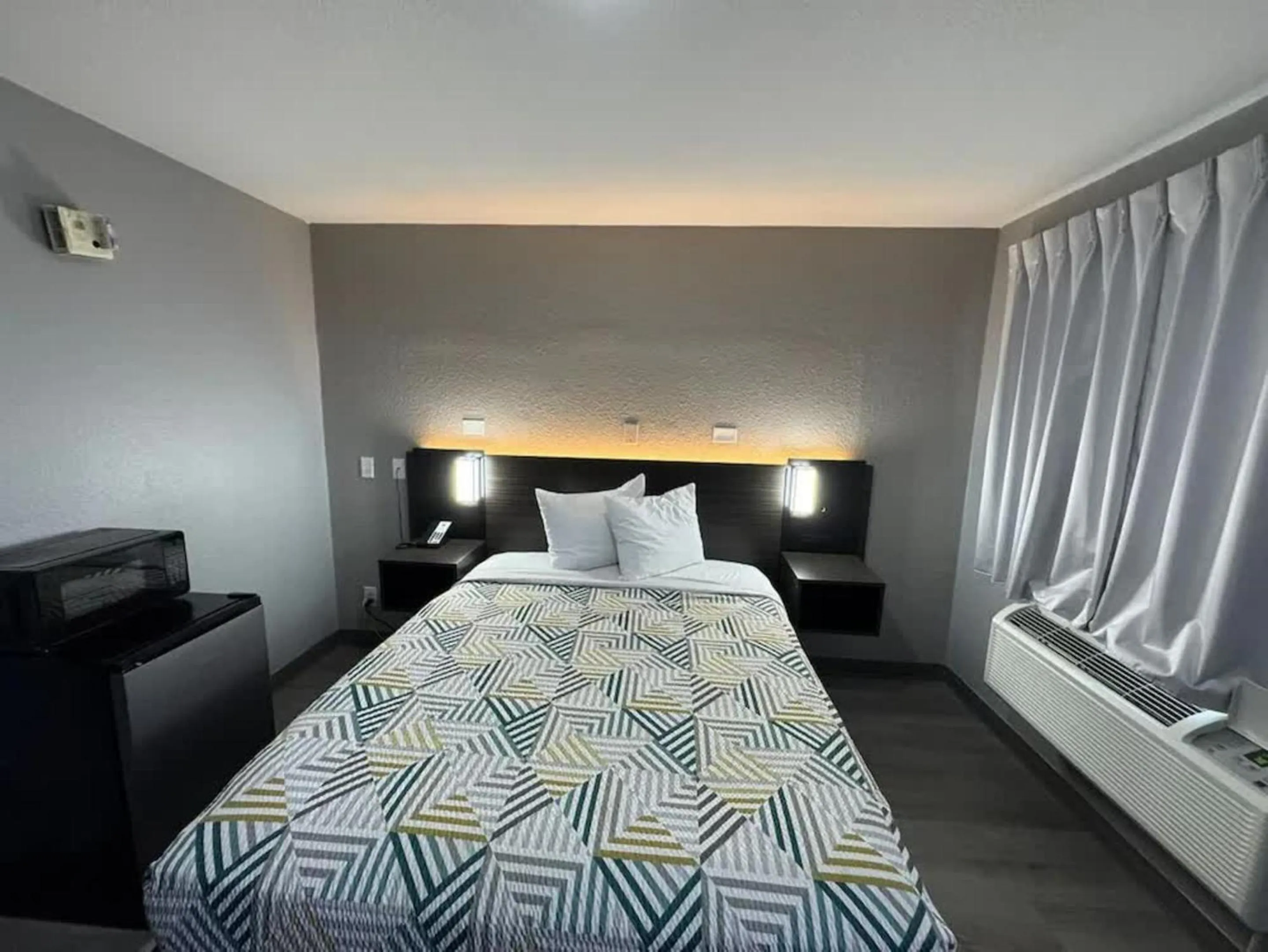 Double Room - single occupancy - Disability Access in Motel 6-Bismarck, ND