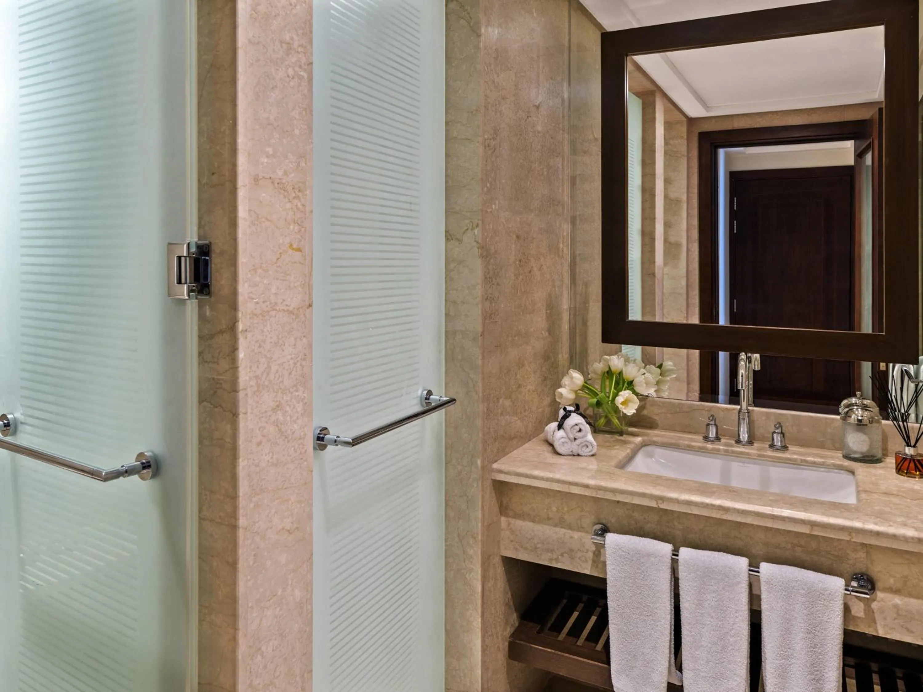 Fairmont King Room with City View in Makkah Clock Royal Tower, A Fairmont Hotel