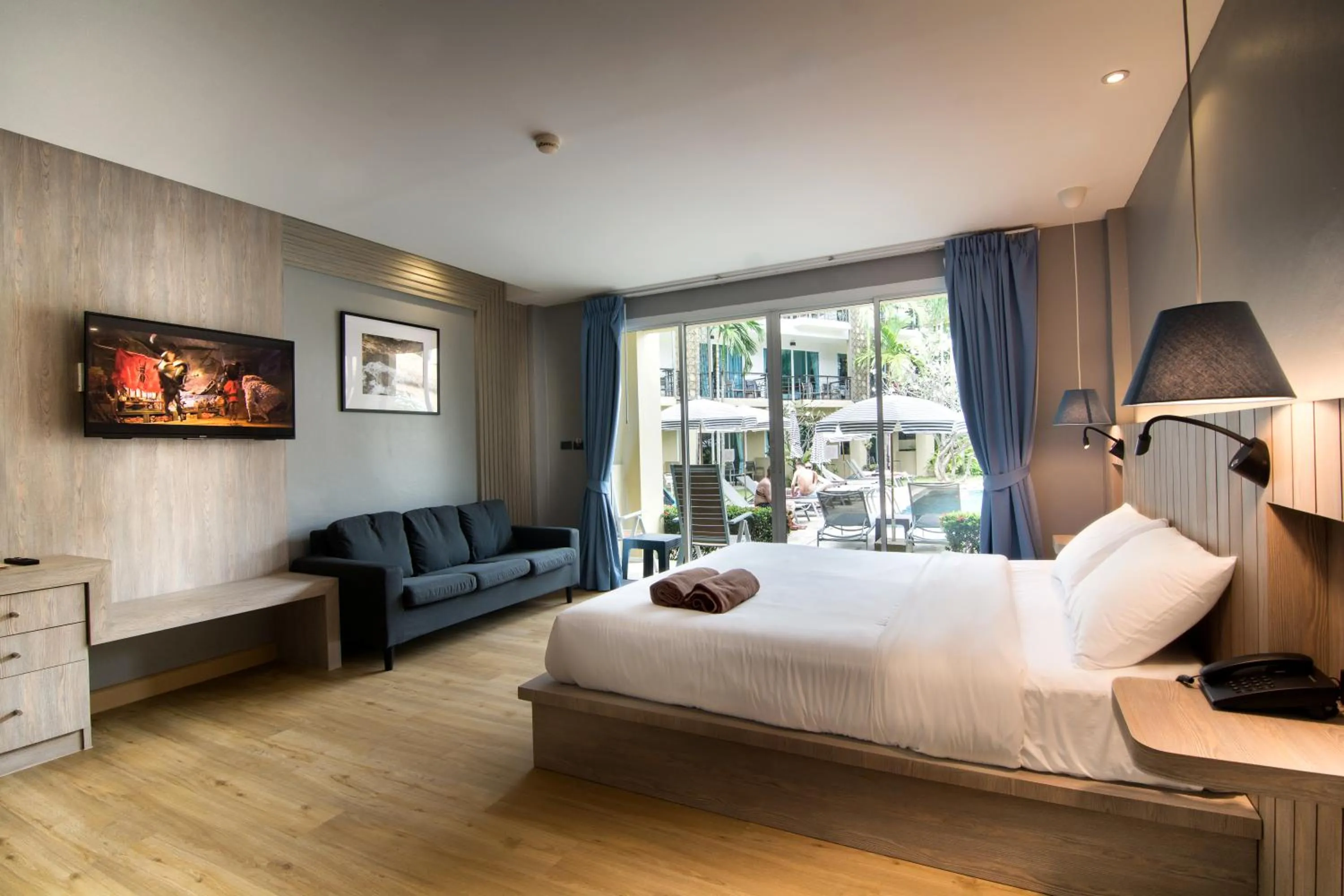 Deluxe Queen Room in Baan Karon Resort