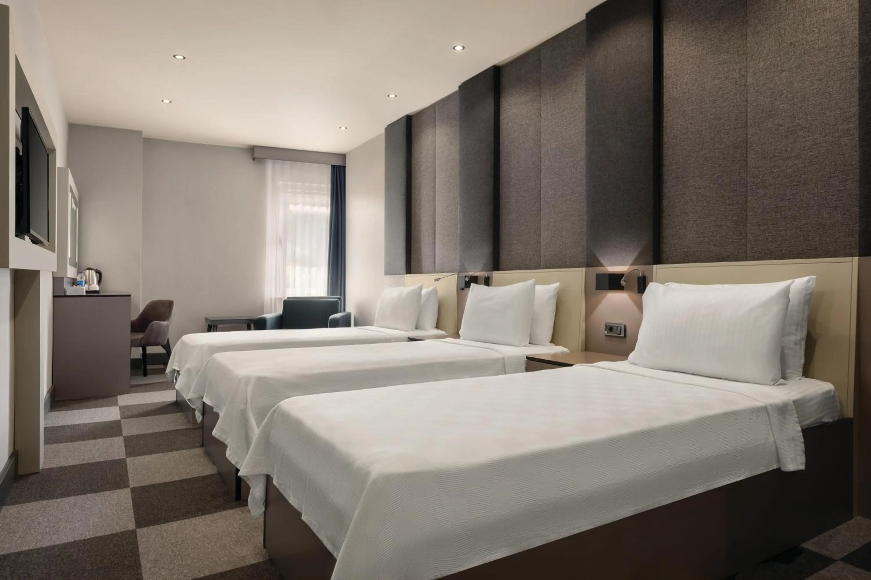 Twin Room with Three Twin Beds - Non-Smoking in Tryp By Wyndham Istanbul Sancaktepe