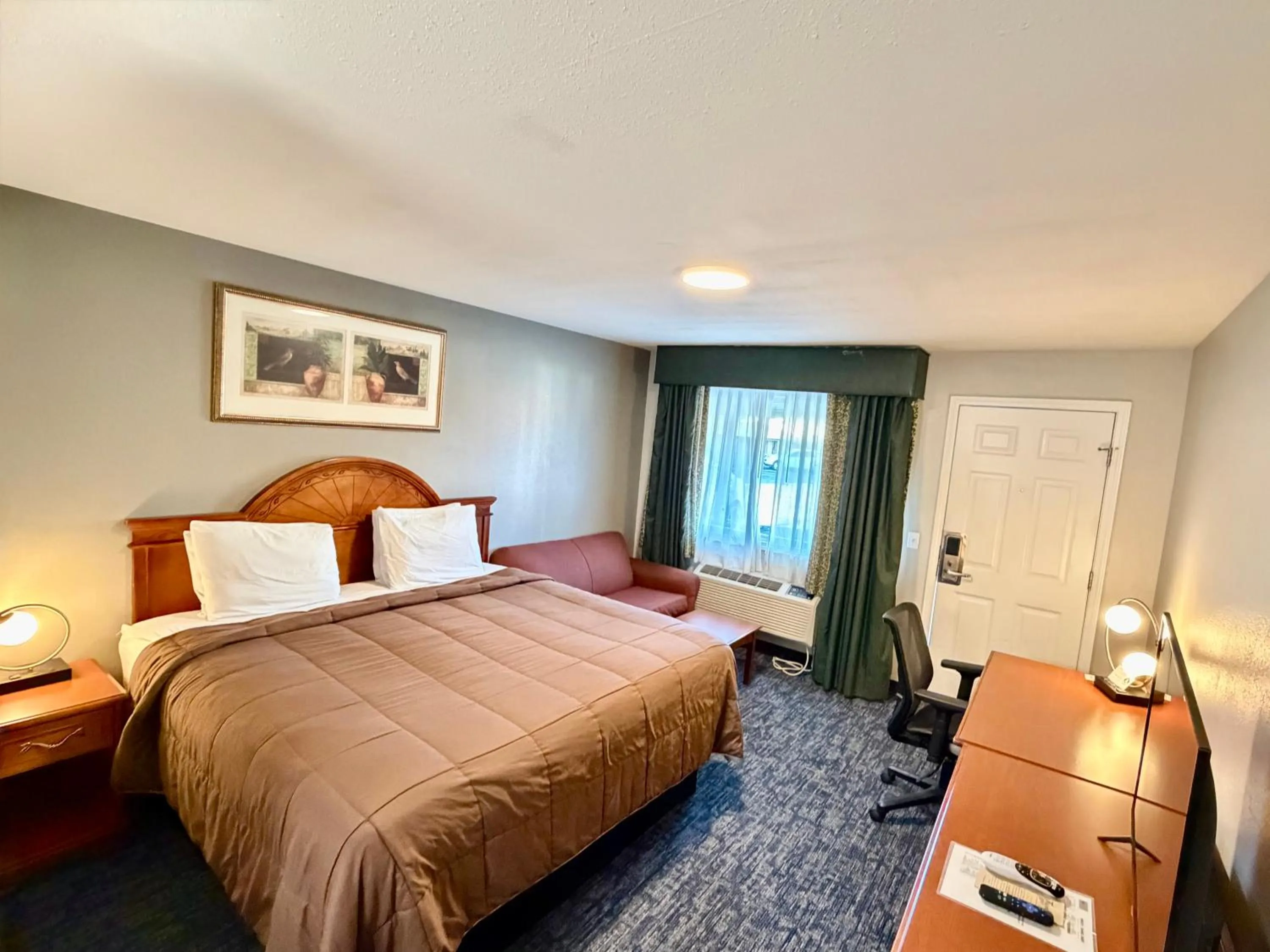 King Room - Smoking  in Ozark Inn & Suites