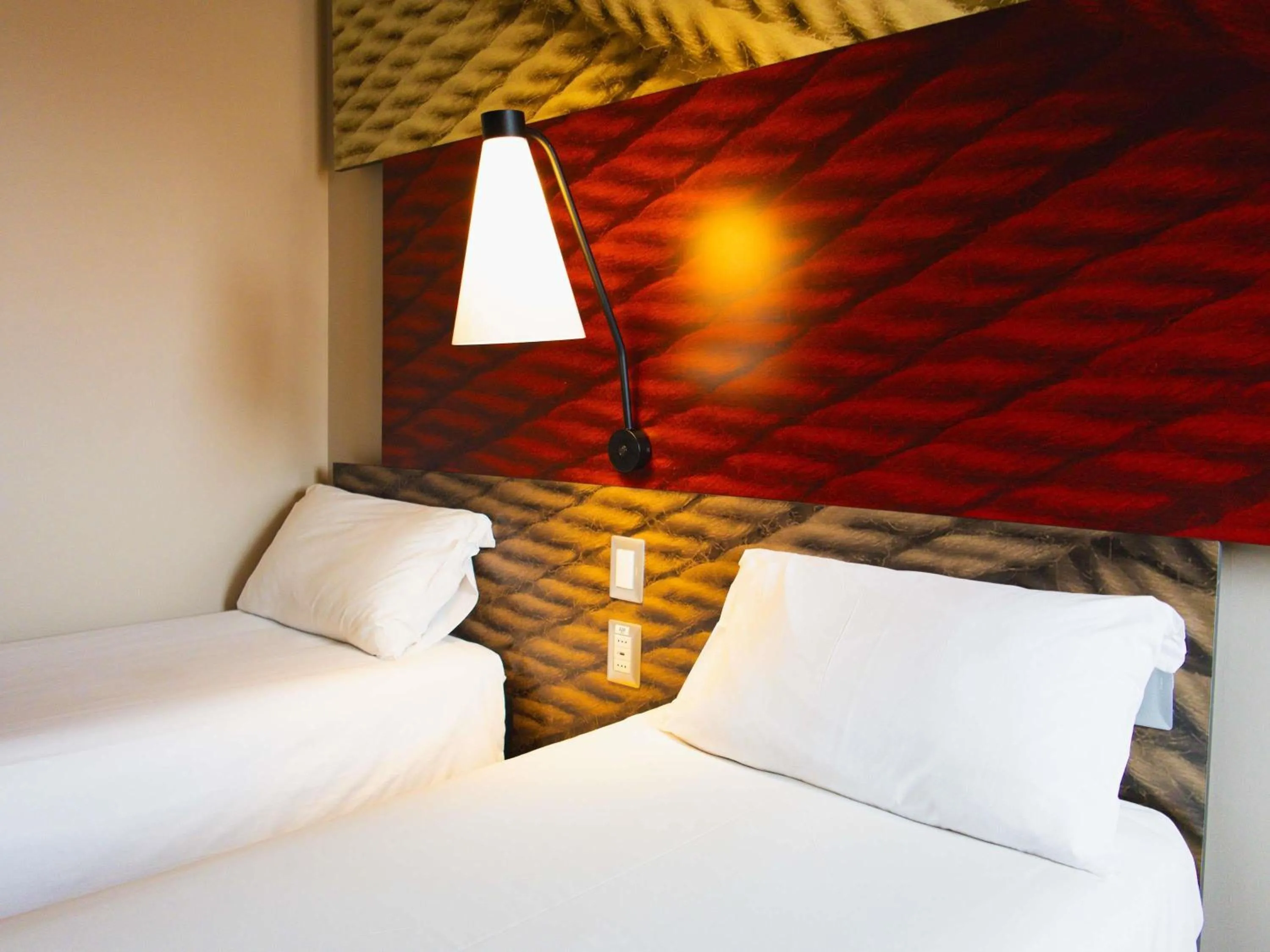 Standard Twin Room in ibis Iquique