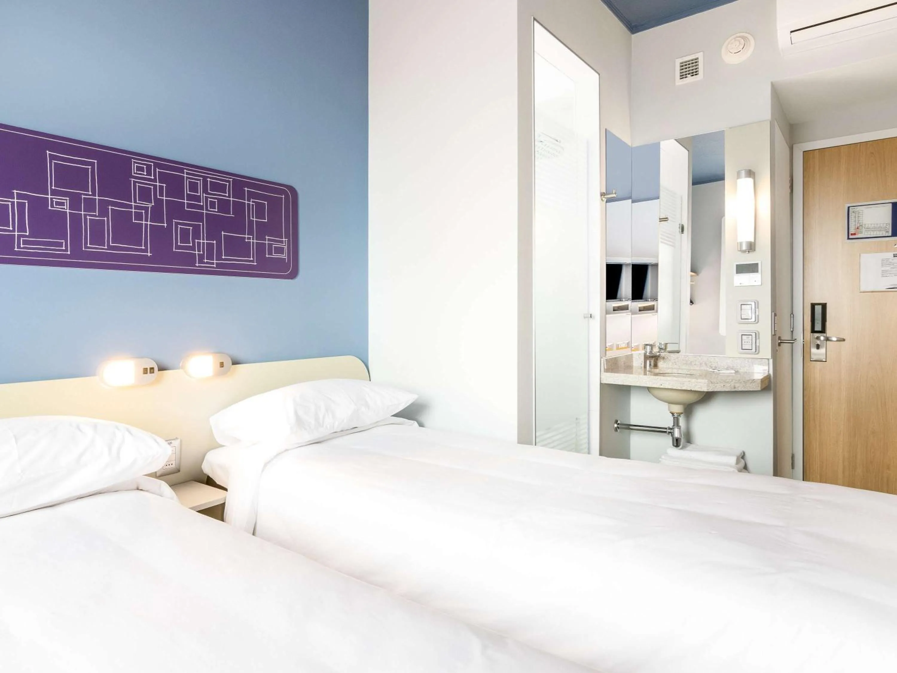 Standard Twin Room in ibis budget Iquique