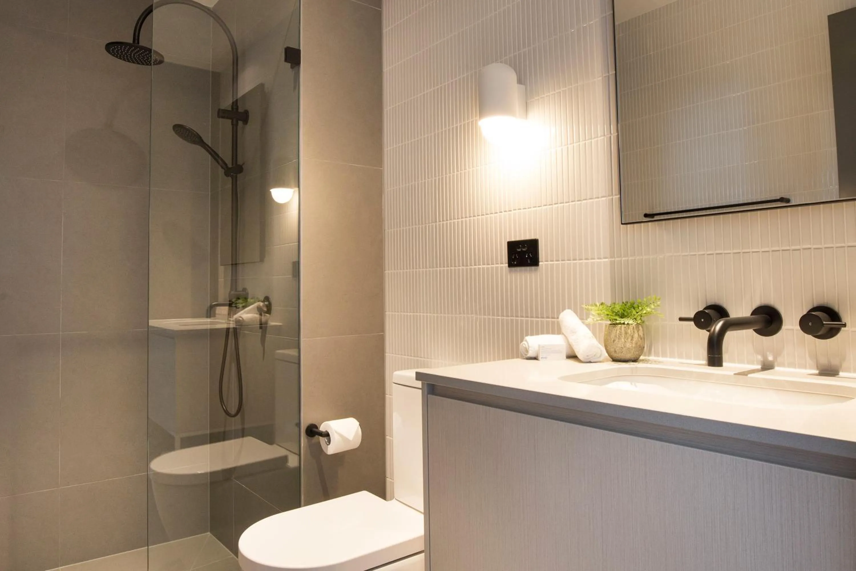 Chen 2 Bedroom Deluxe Interconnecting Suite in Art Series - The Chen