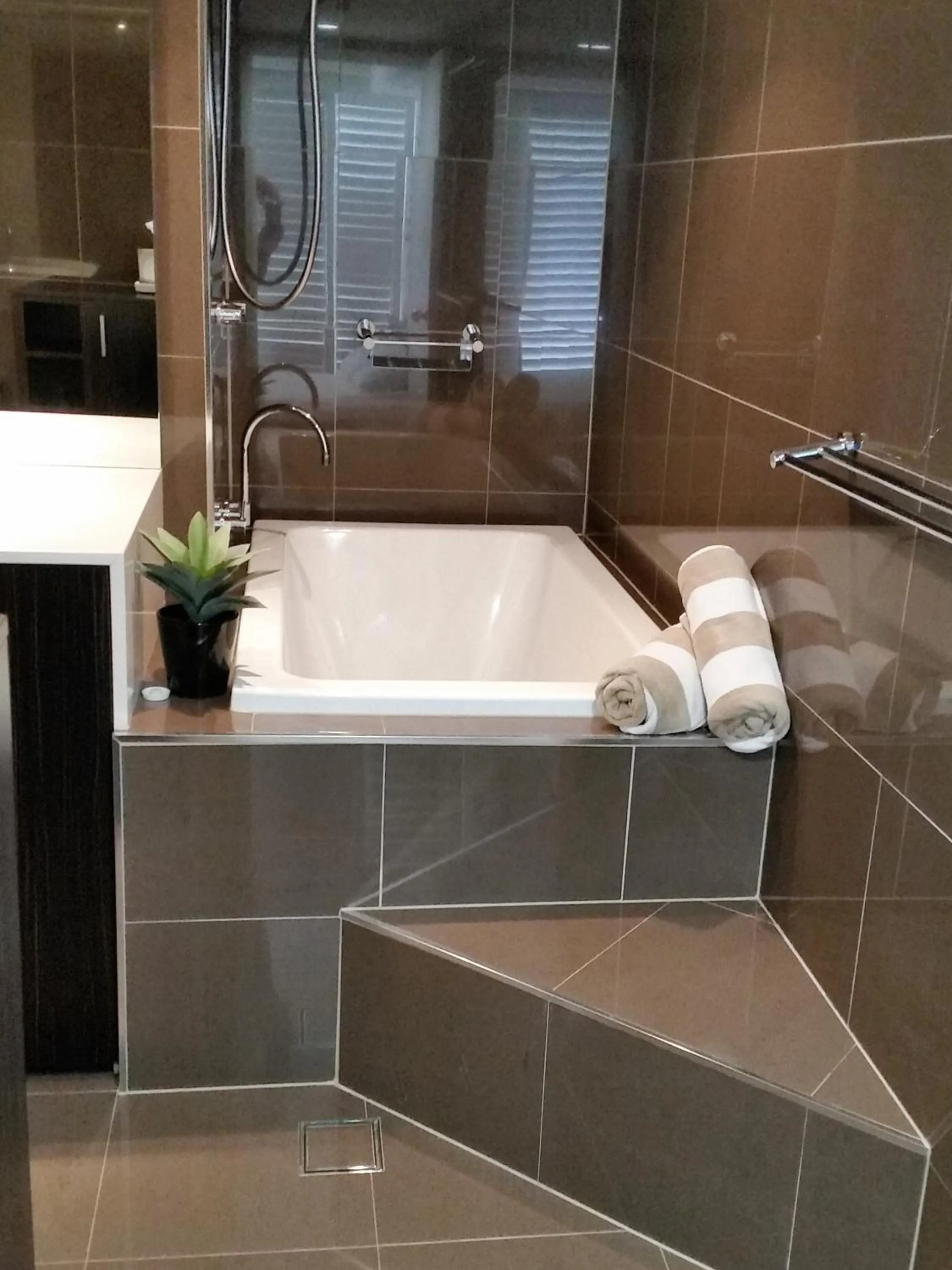 Superior One-Bedroom Apartment with Ocean View in Surfers Beachside Holiday Apartments