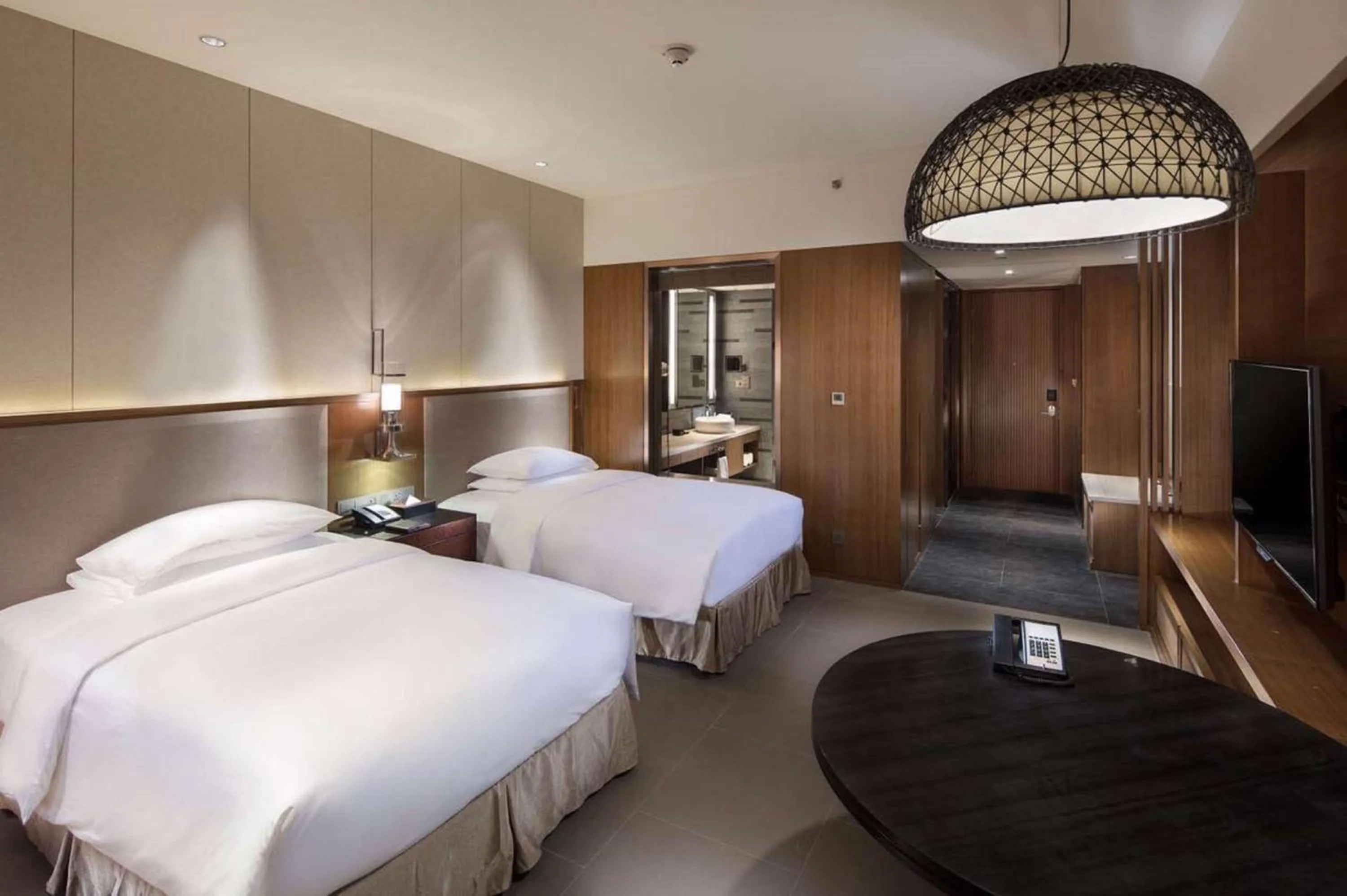 Deluxe Twin Room with Mountain View in Hilton Huizhou Longmen Resort