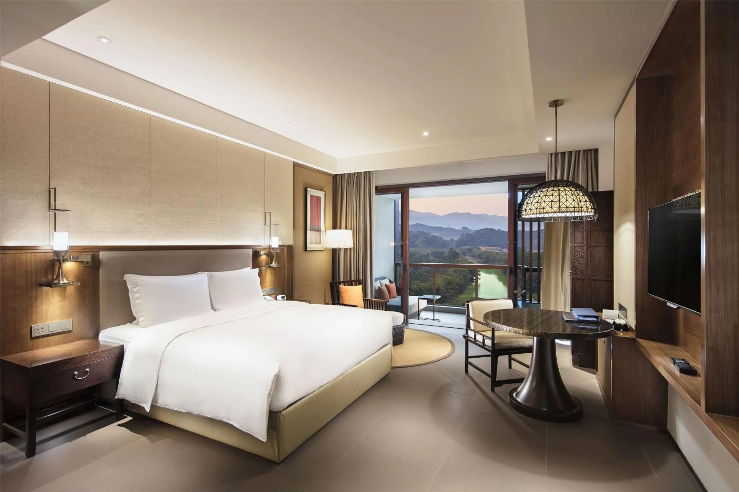 Executive King Room with Mountain View in Hilton Huizhou Longmen Resort