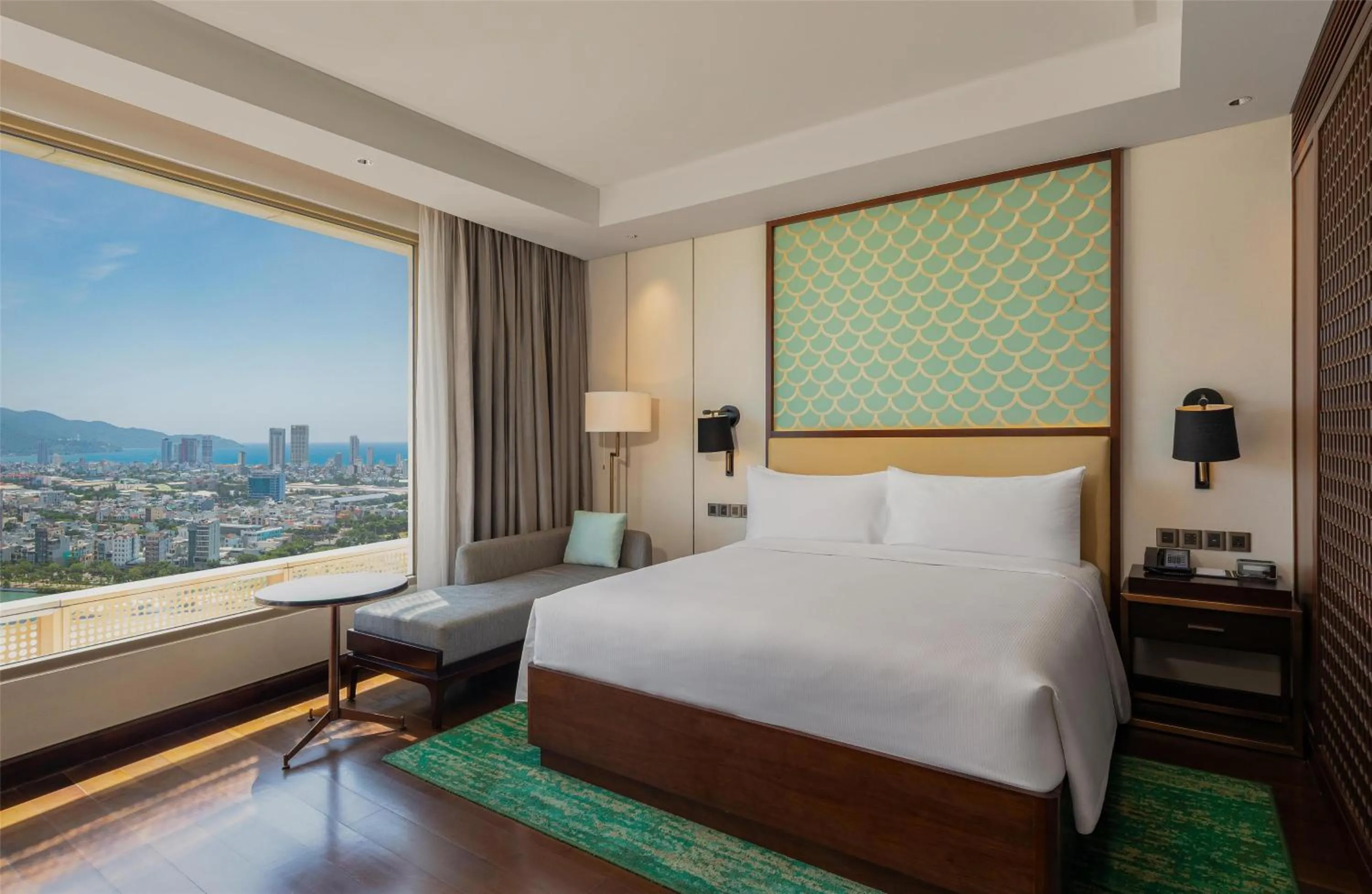 Guest Room with Ocean View High Floor King Bed in Hilton Da Nang