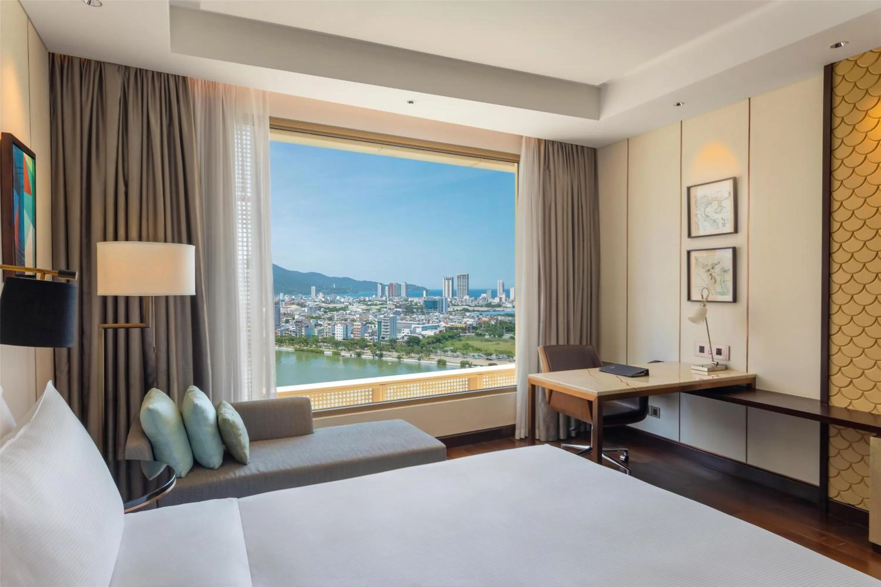King Room with Ocean View in Hilton Da Nang