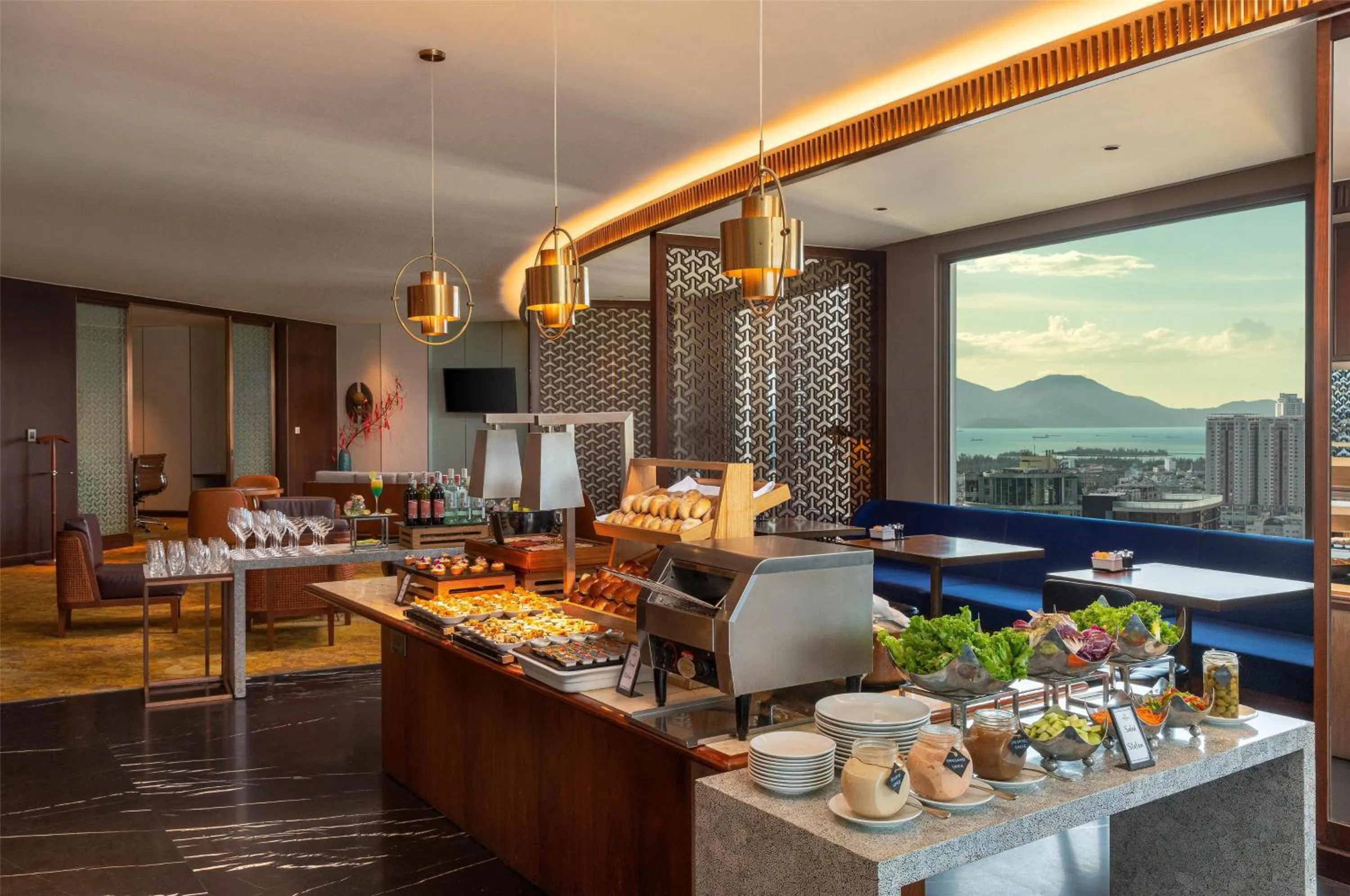 Executive Twin Room with Ocean View in Hilton Da Nang