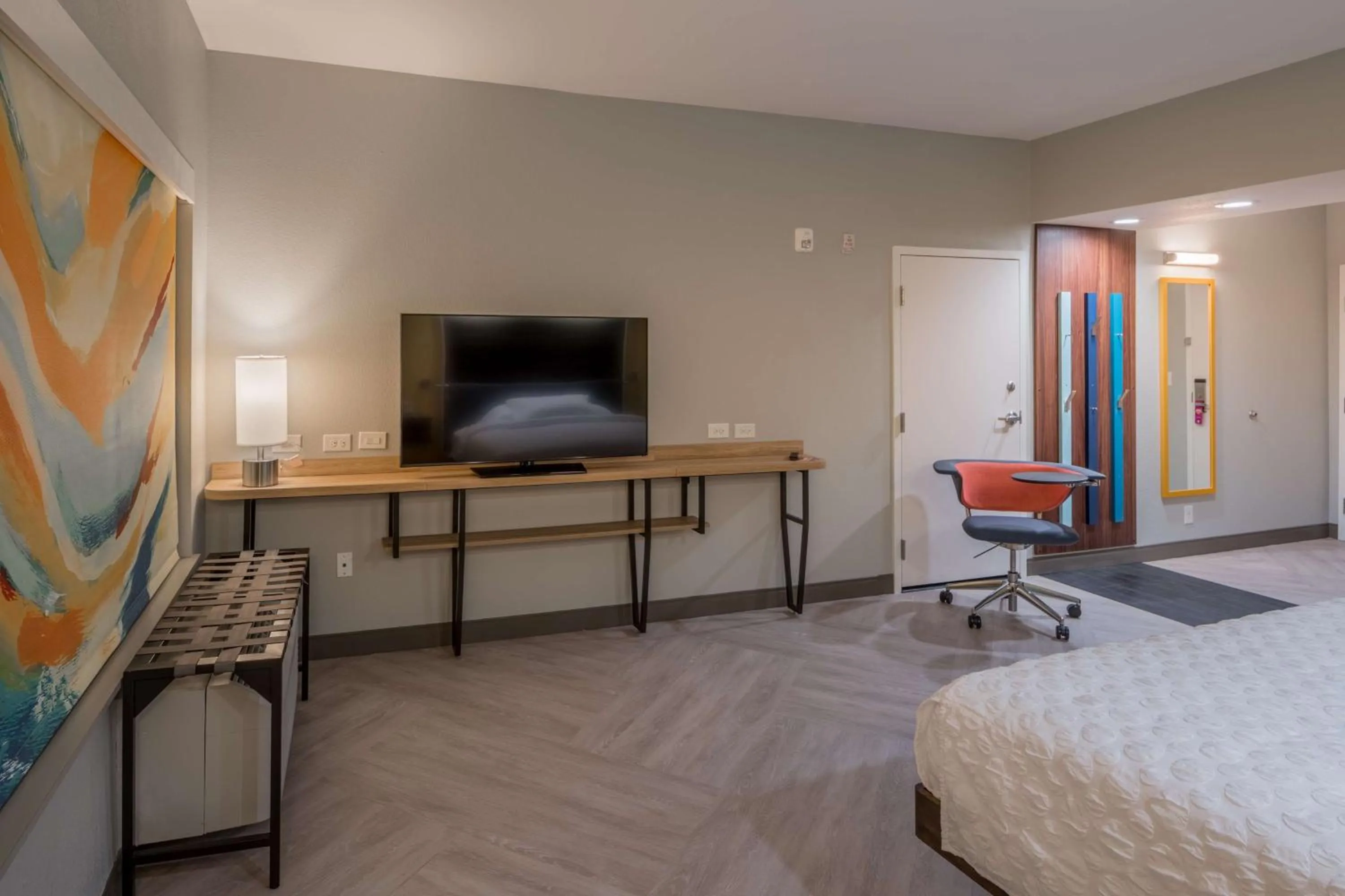 King Room with Roll-In Shower - Mobility and Hearing Access in Tru by Hilton Garland Richardson